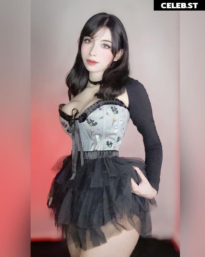 Lilywaifu | lily_waffle Image 22795109