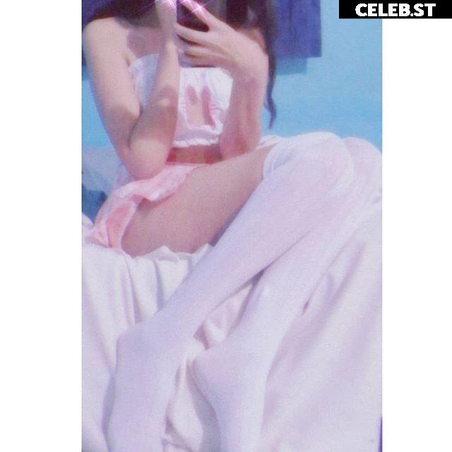 Lilywaifu | lily_waffle Image 22795146