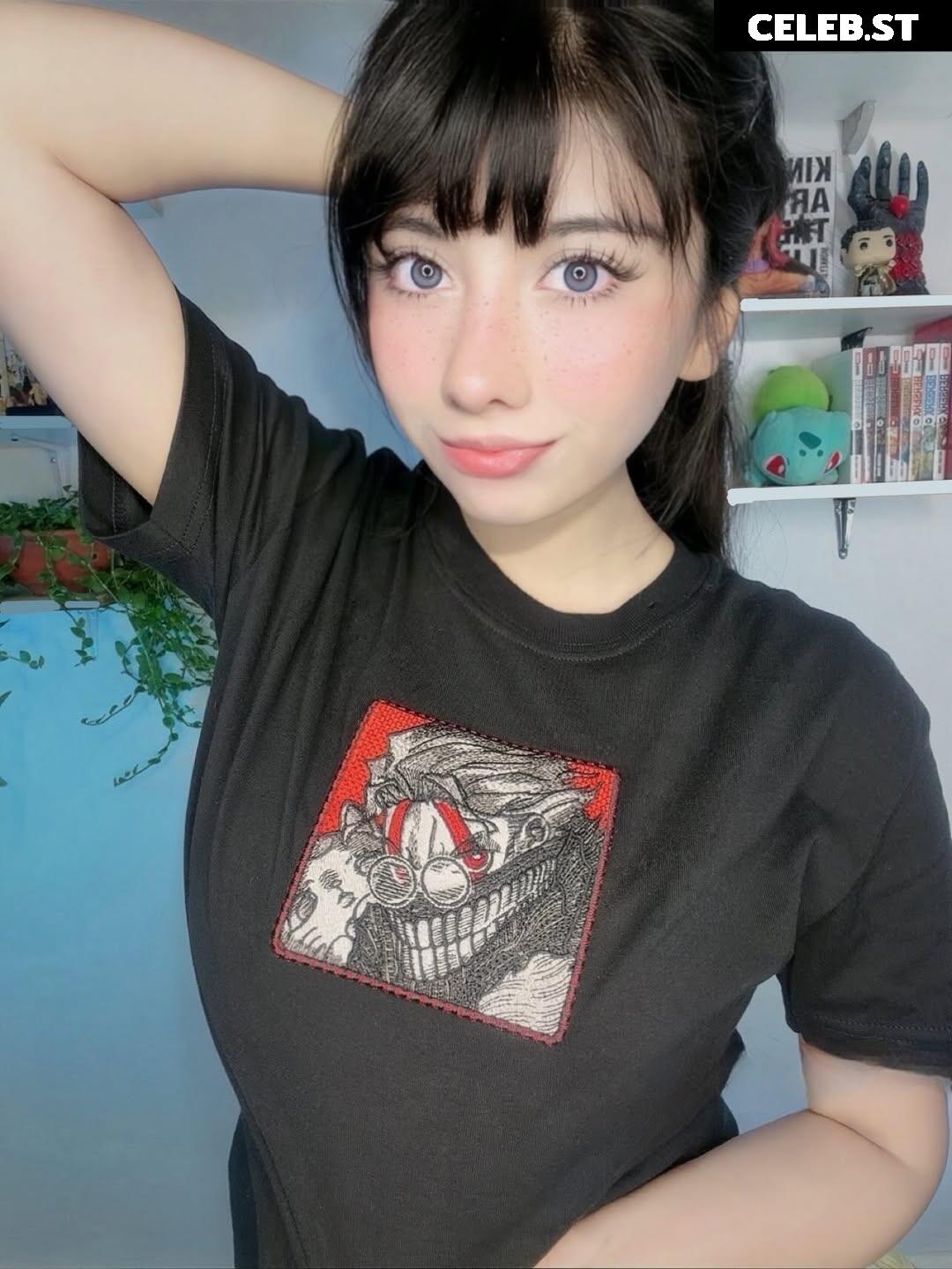 Lilywaifu | lily_waffle Image 22795178