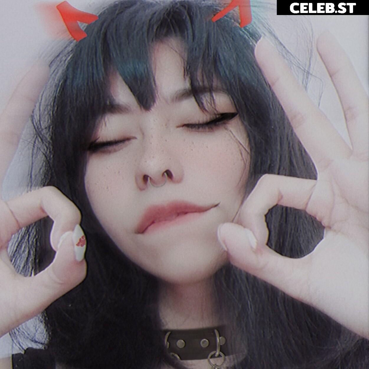 Lilywaifu | lily_waffle Image 22795081