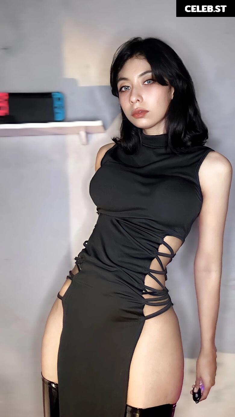 Lilywaifu | lily_waffle Image 22795022