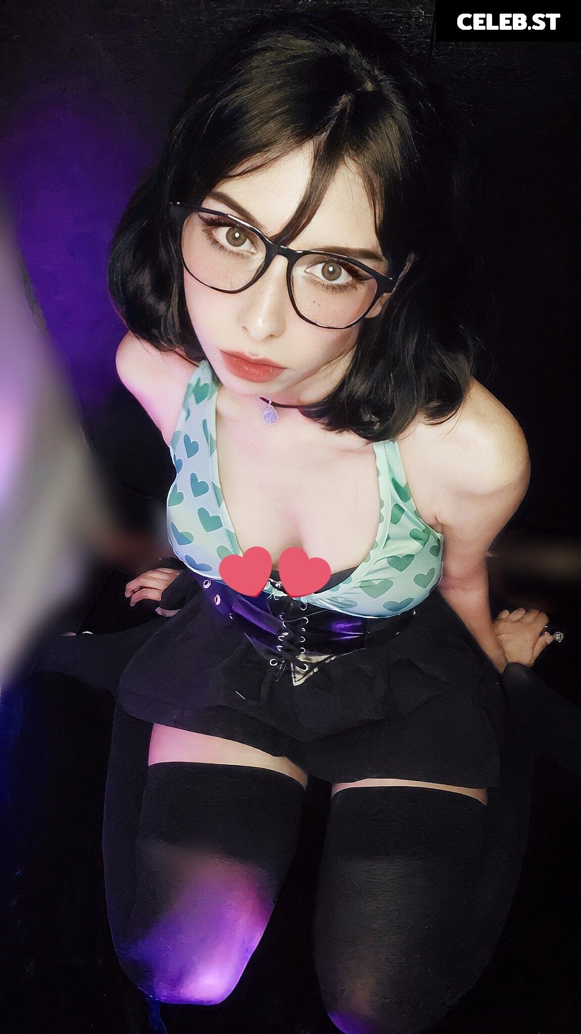 Lilywaifu | lily_waffle Image 22795008