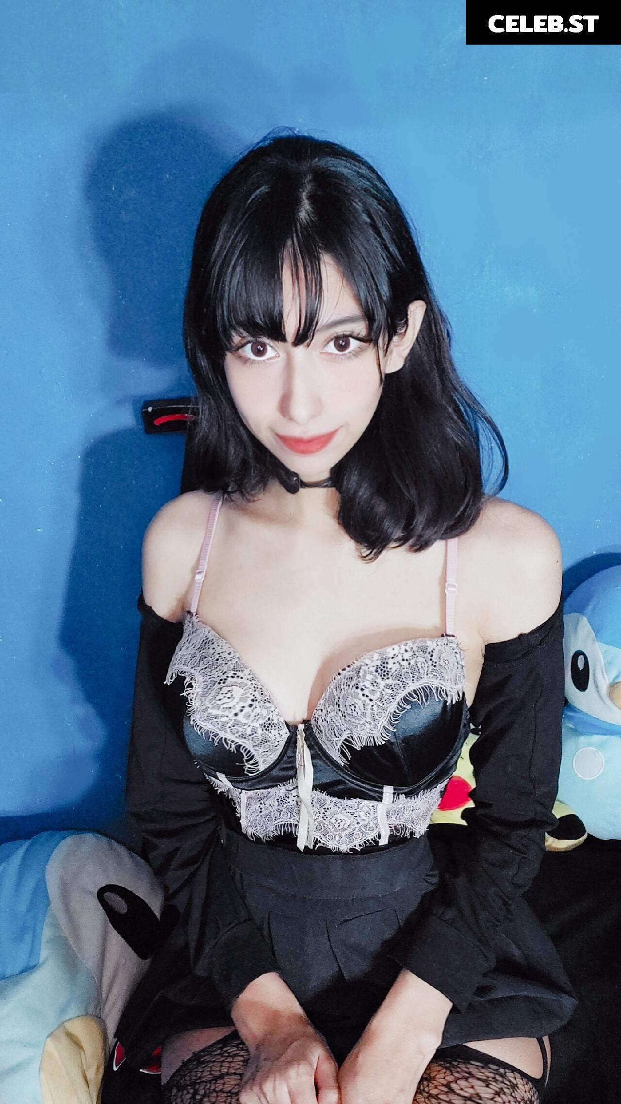 Lilywaifu | lily_waffle Image 22795036