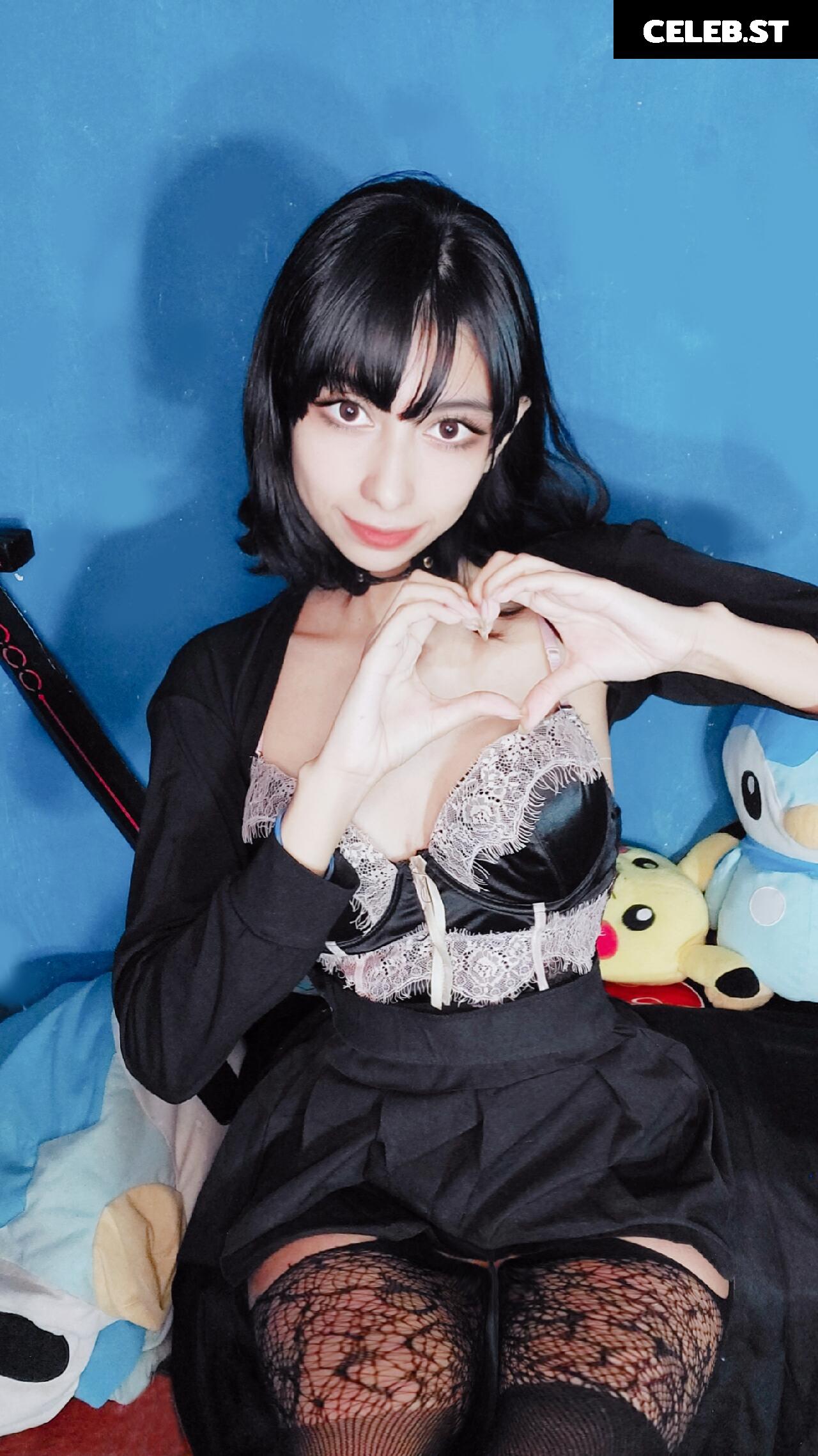 Lilywaifu | lily_waffle Image 22795035