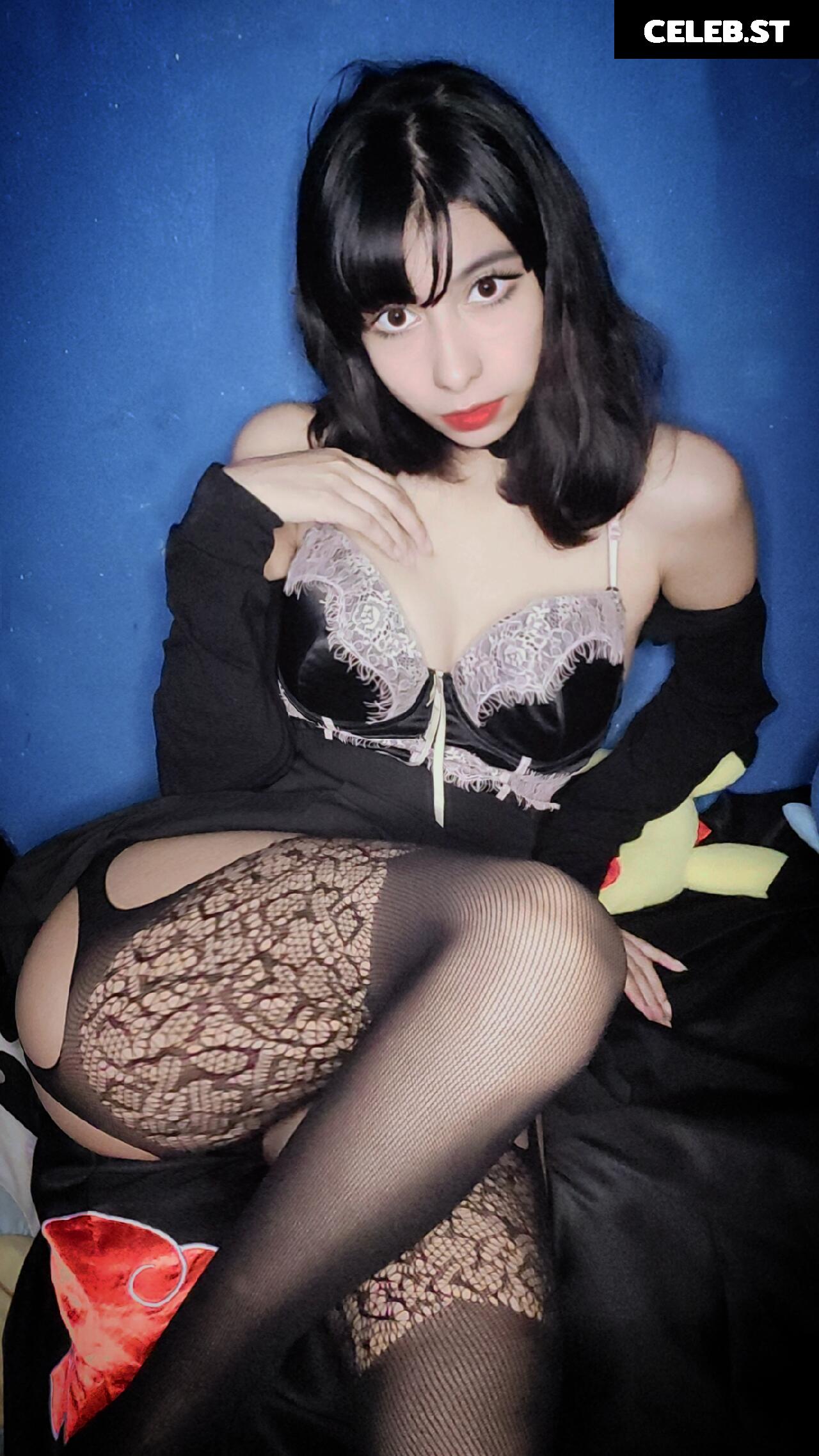 Lilywaifu | lily_waffle Image 22795040