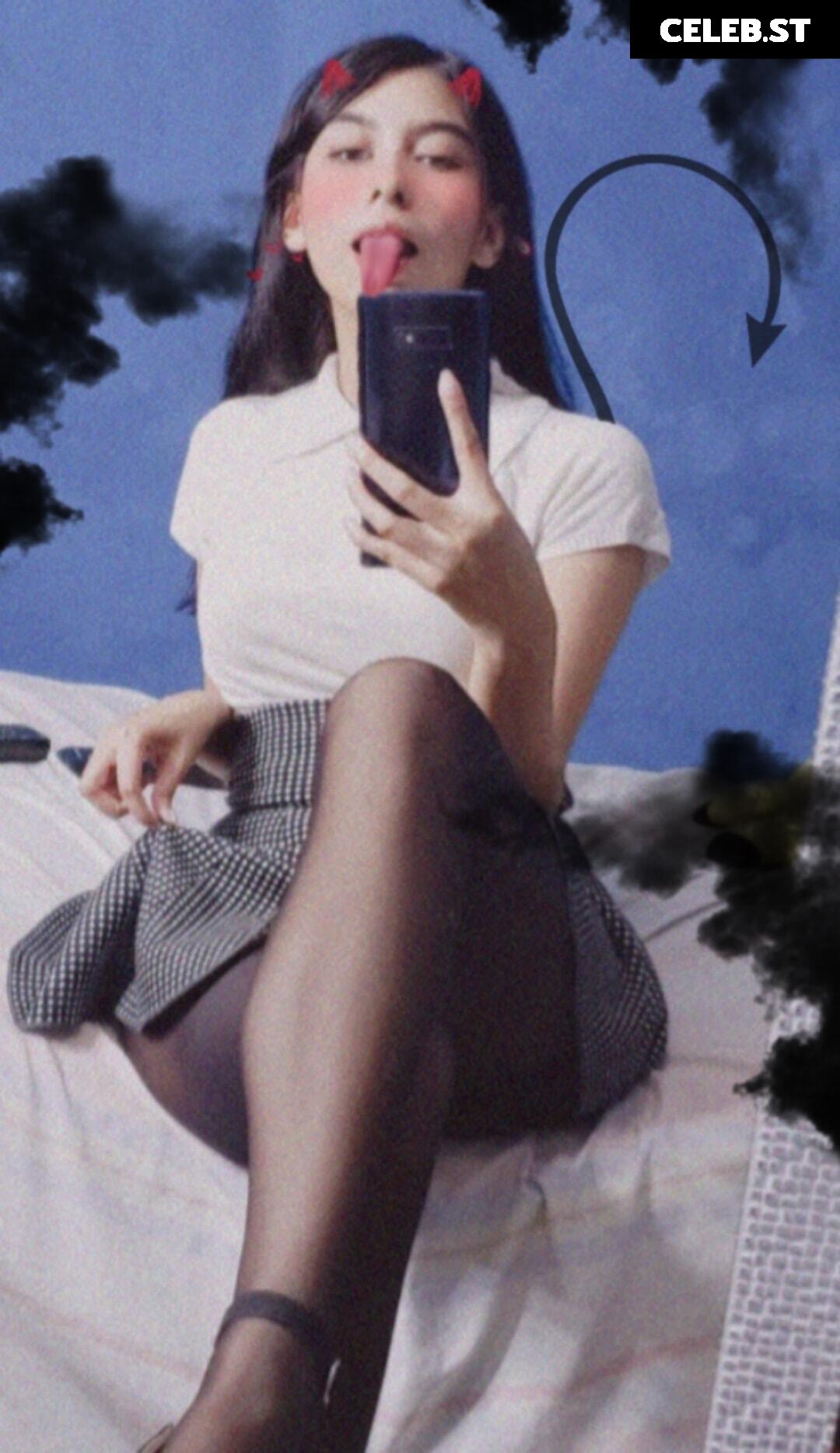 Lilywaifu | lily_waffle Image 22795072