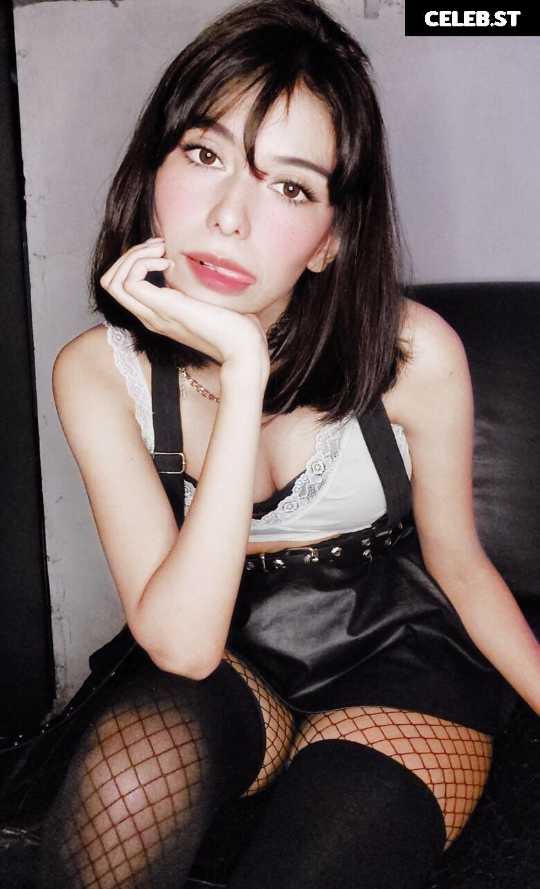Lilywaifu | lily_waffle Image 22794953