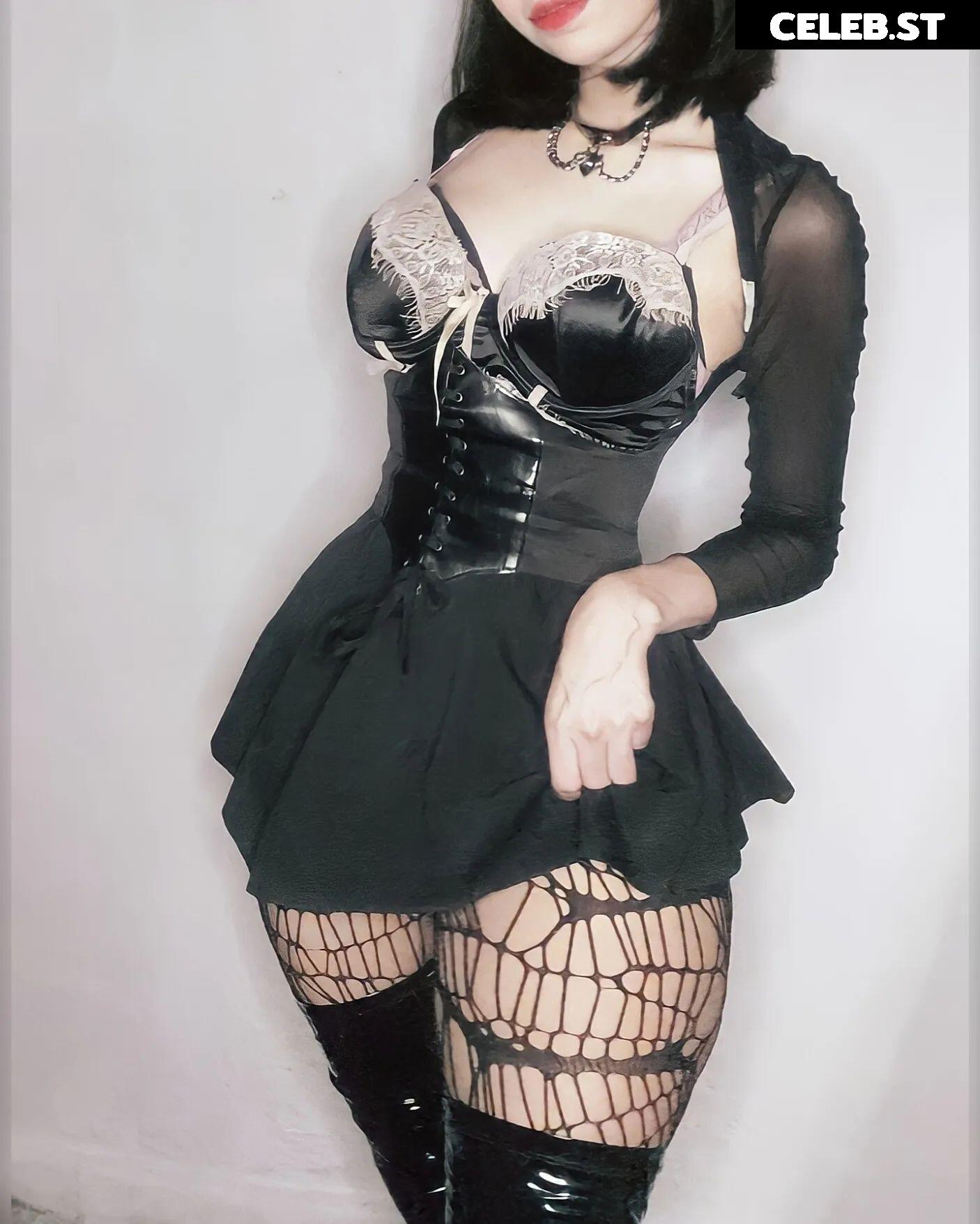 Lilywaifu | lily_waffle Image 22794942