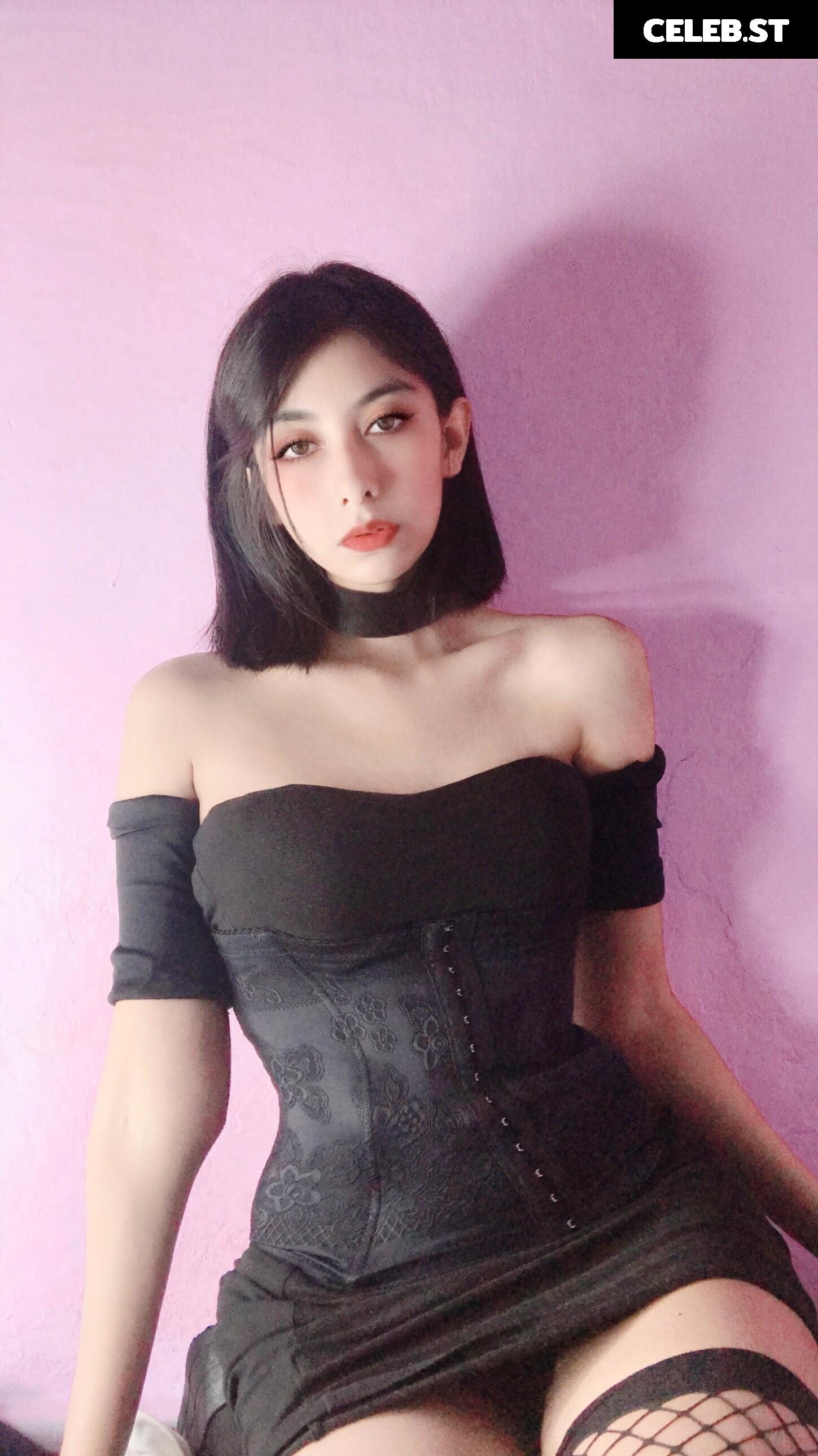 Lilywaifu | lily_waffle Image 22794970