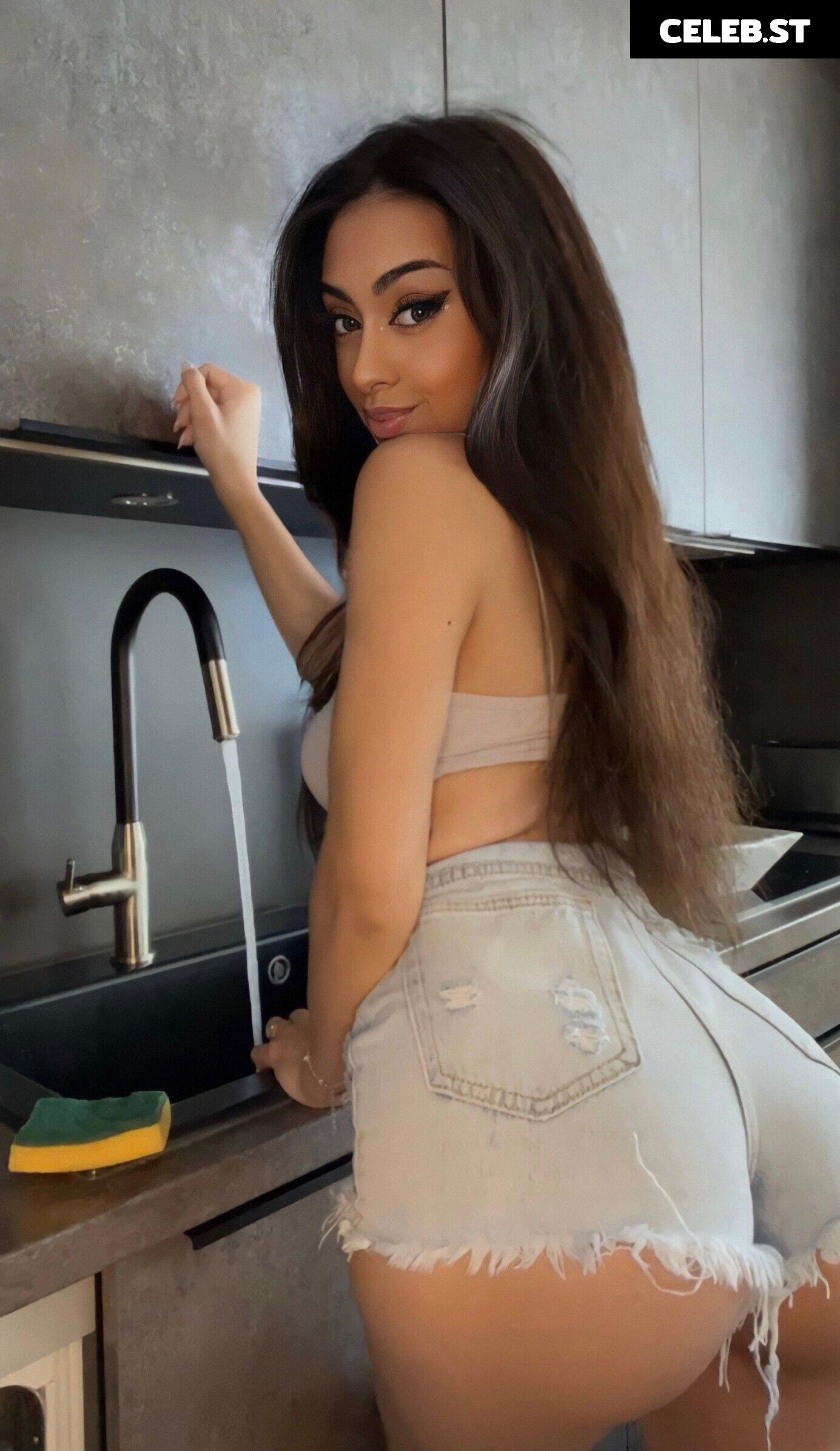 Mia Rosales Image 22797596