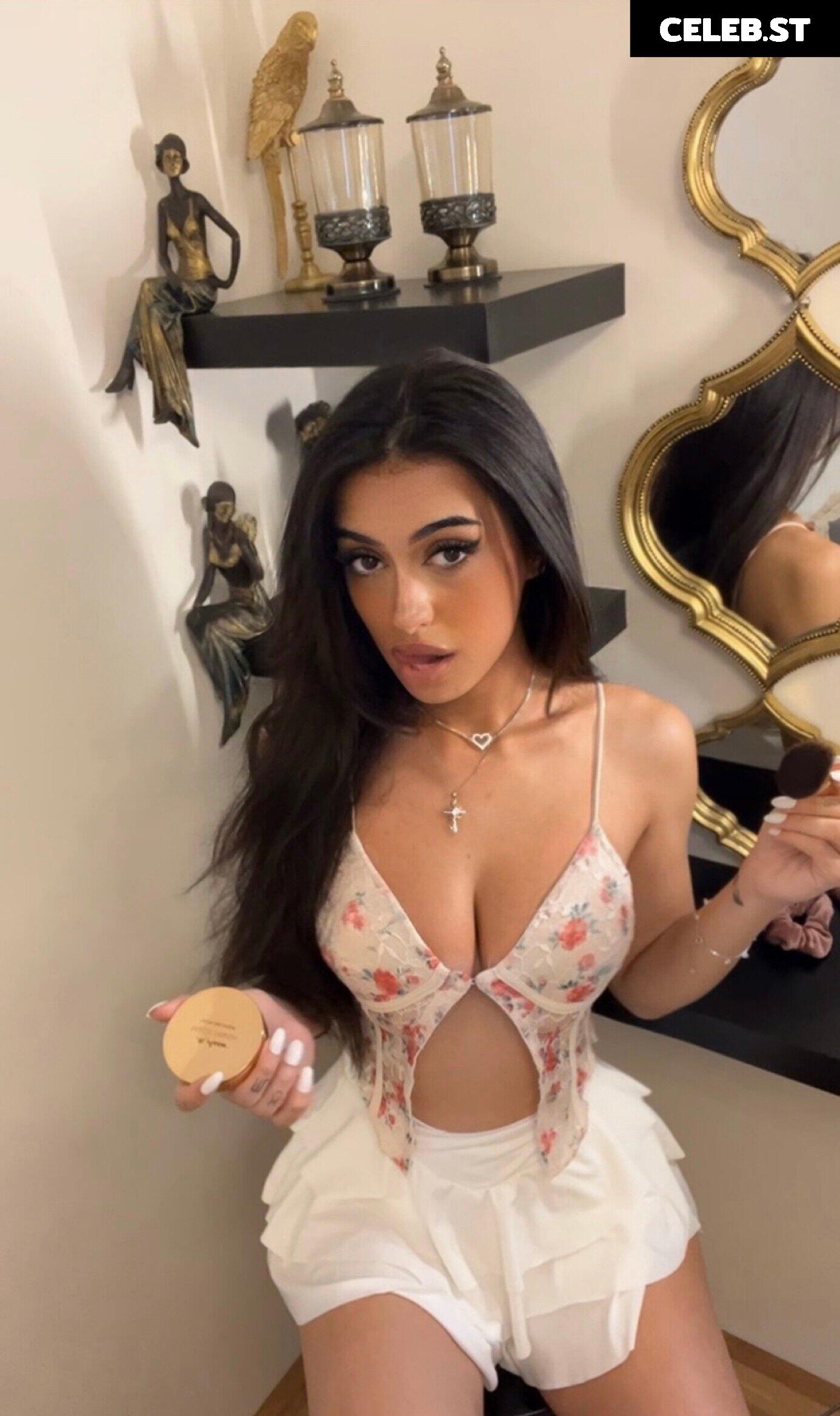 Mia Rosales Image 22797576