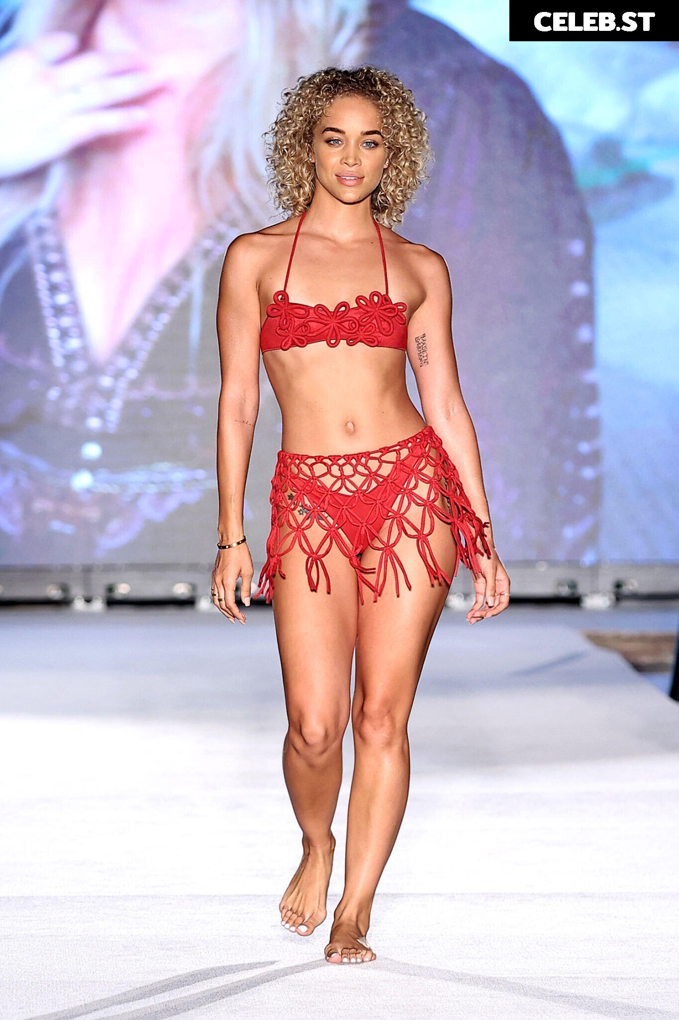 Jasmine Sanders/Golden Barbie Image 22793913