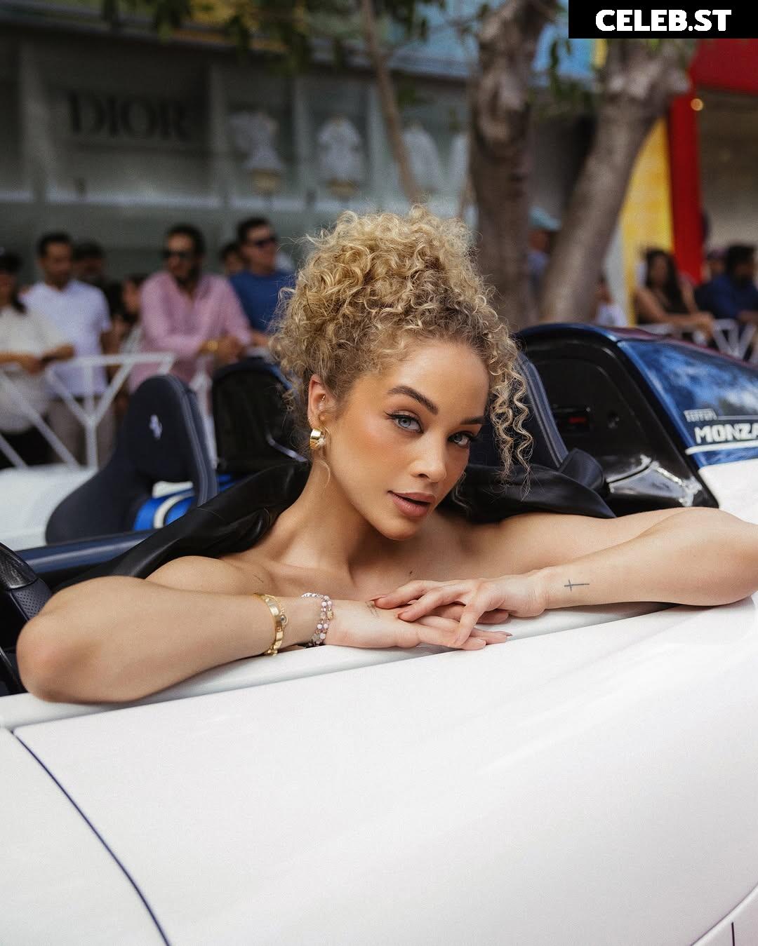 Jasmine Sanders/Golden Barbie Image 22793891