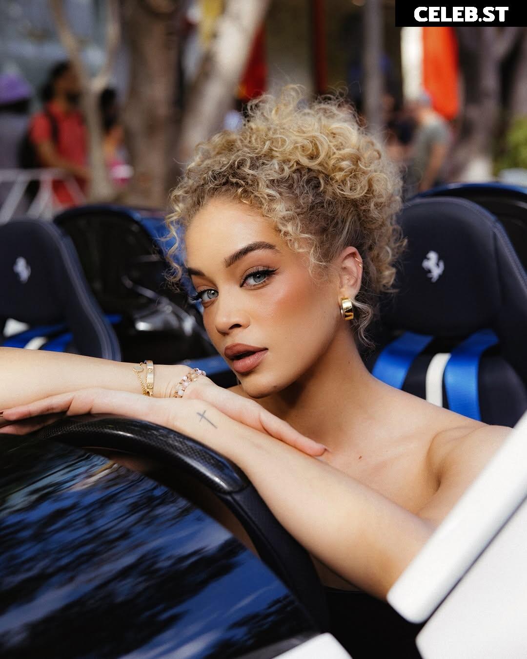 Jasmine Sanders/Golden Barbie Image 22793889