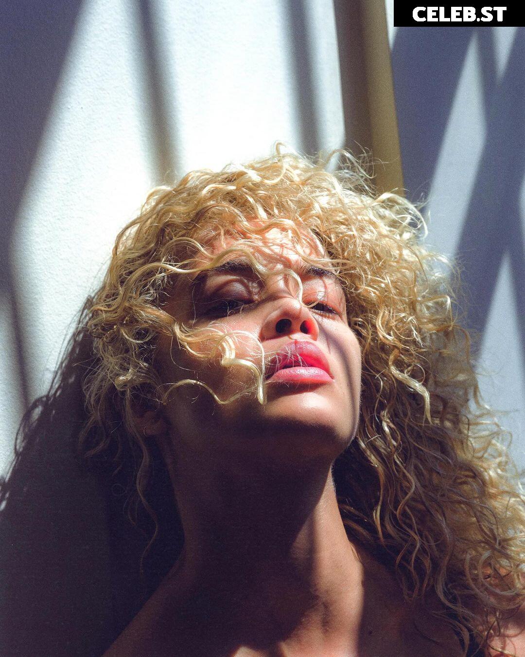 Jasmine Sanders/Golden Barbie Image 22793813
