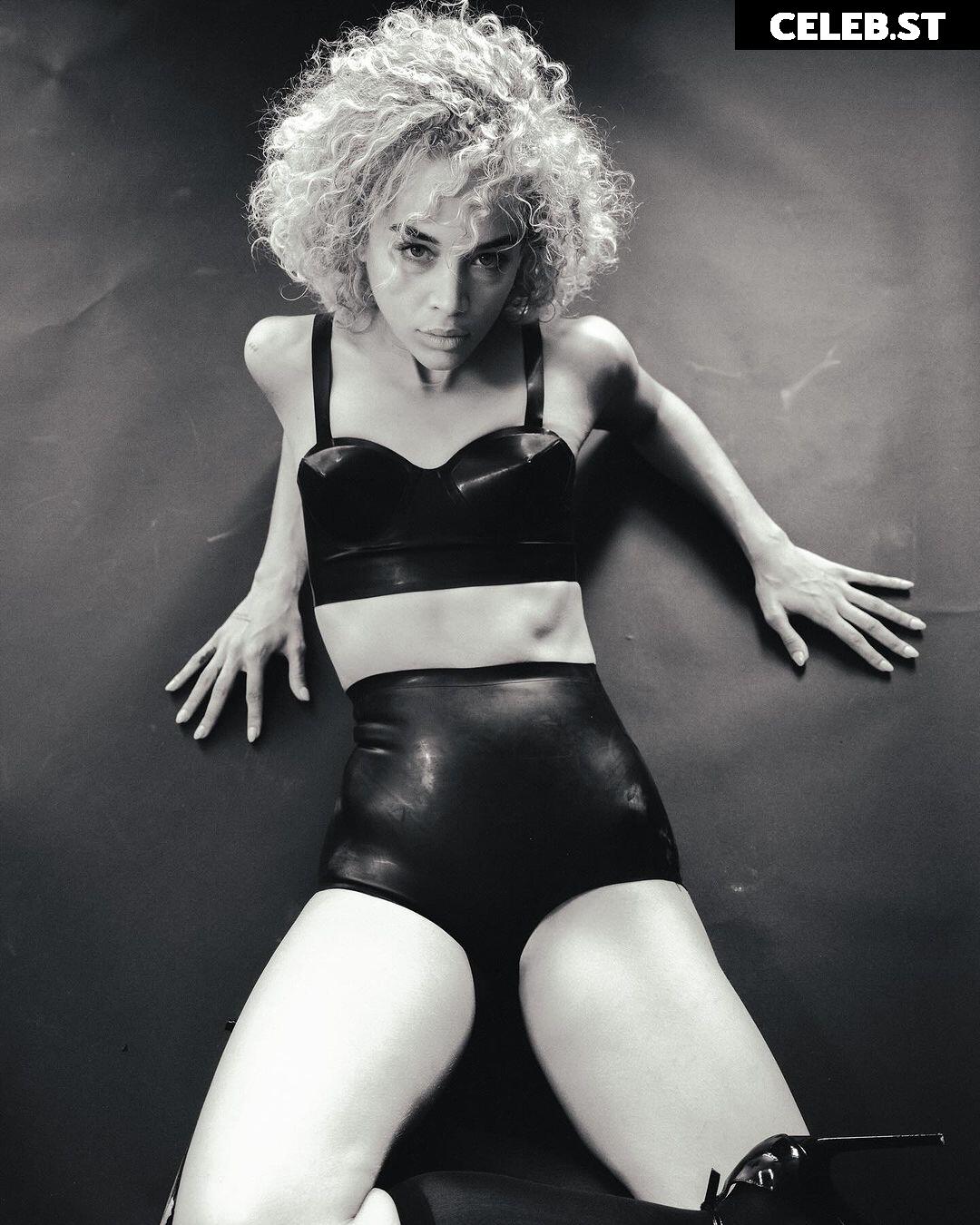 Jasmine Sanders/Golden Barbie Image 22793805