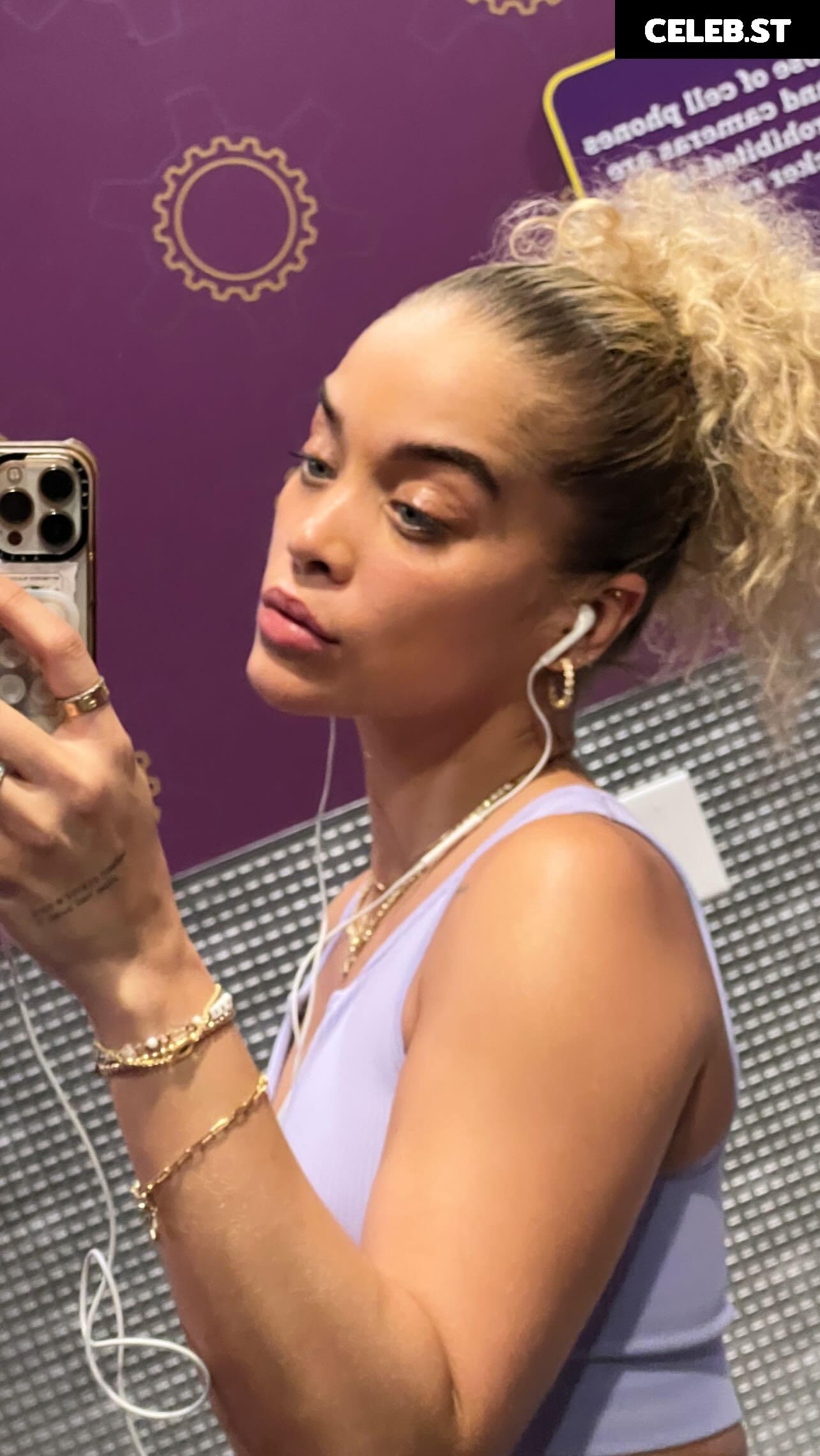 Jasmine Sanders/Golden Barbie Image 22793853