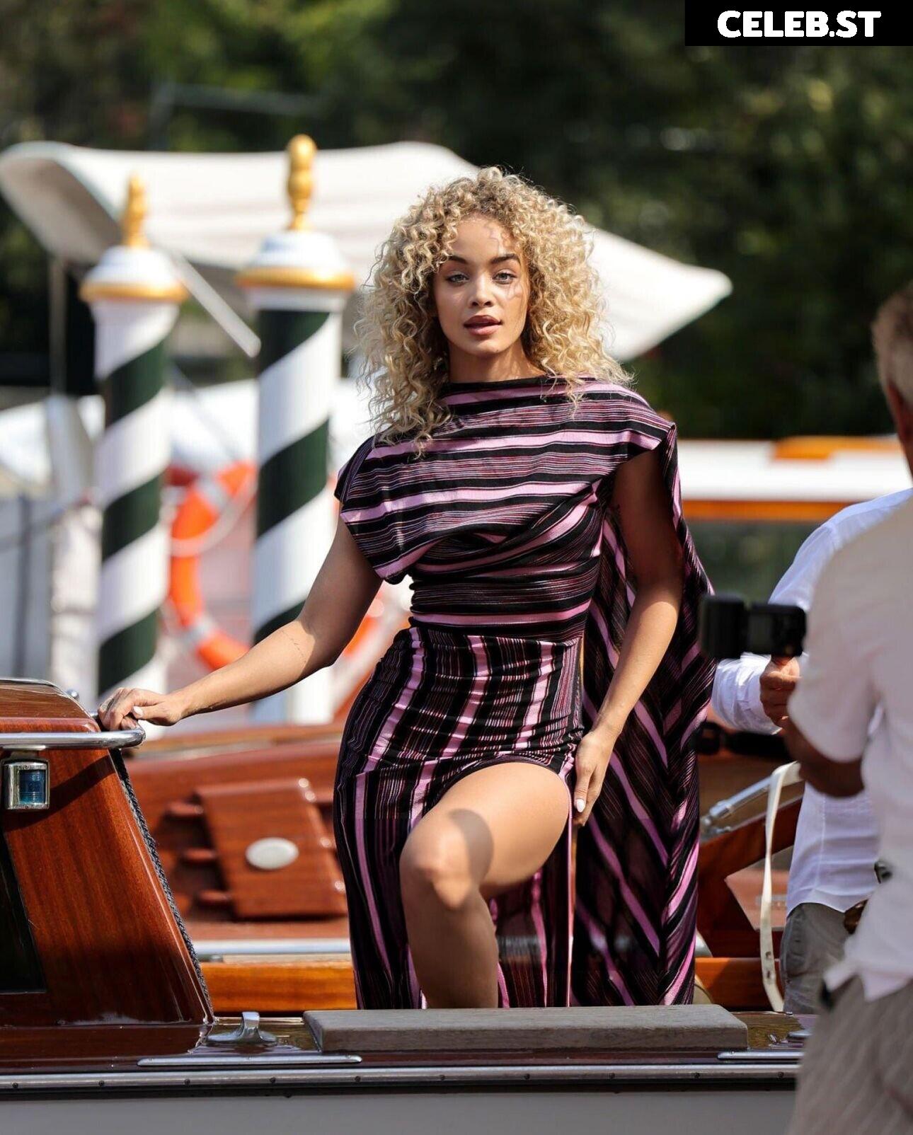 Jasmine Sanders/Golden Barbie Image 22793873