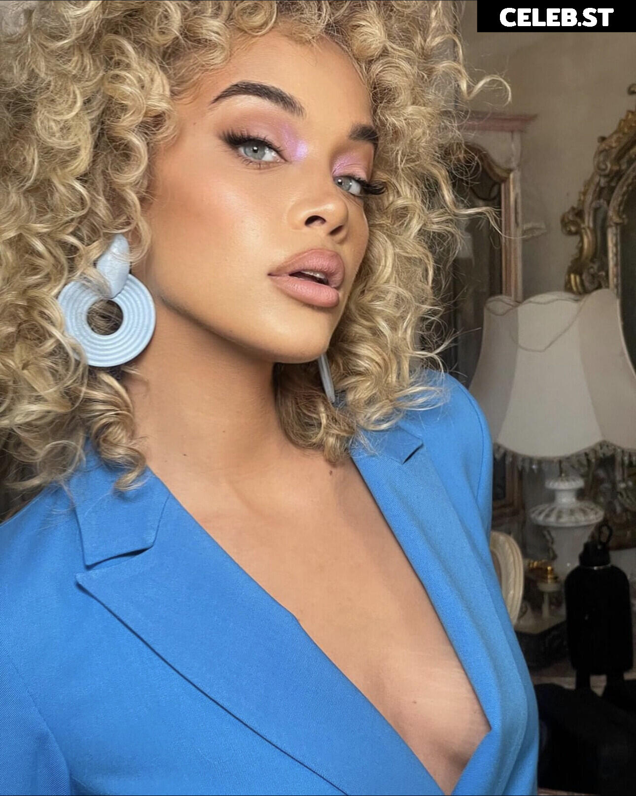 Jasmine Sanders/Golden Barbie Image 22793790