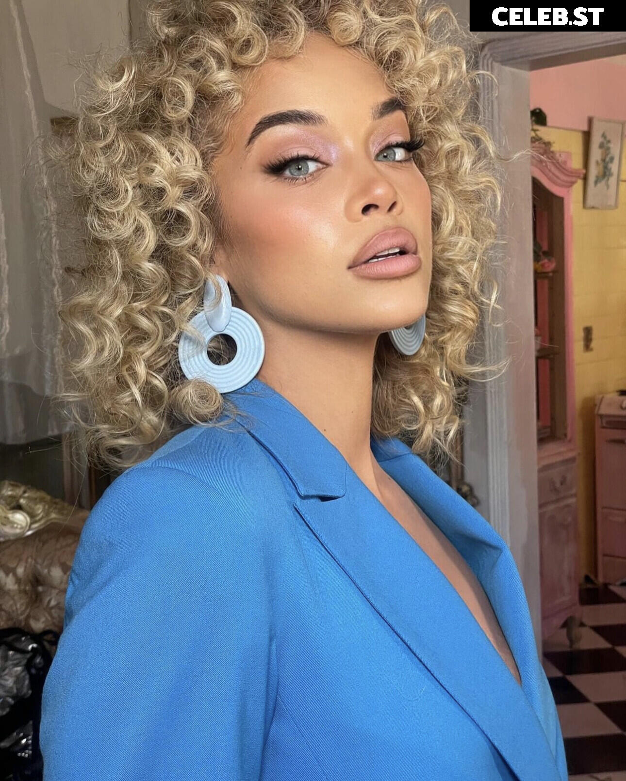Jasmine Sanders/Golden Barbie Image 22793789