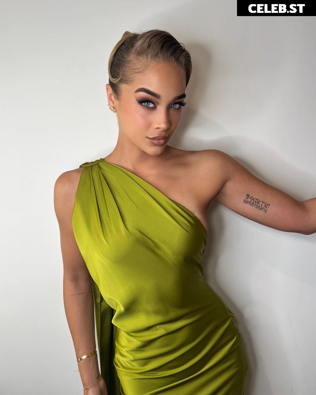 Jasmine Sanders/Golden Barbie Image 22793720