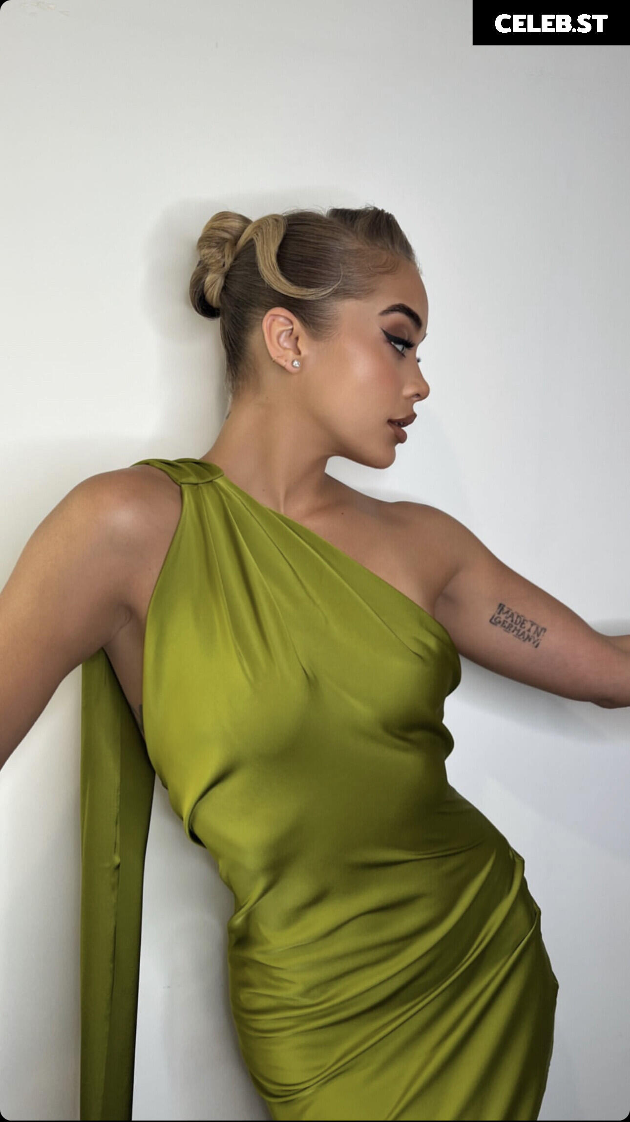 Jasmine Sanders/Golden Barbie Image 22793710