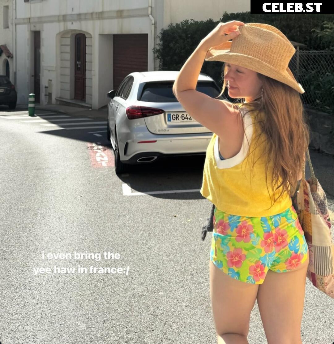 Holly Taylor (actress) Image 22780485