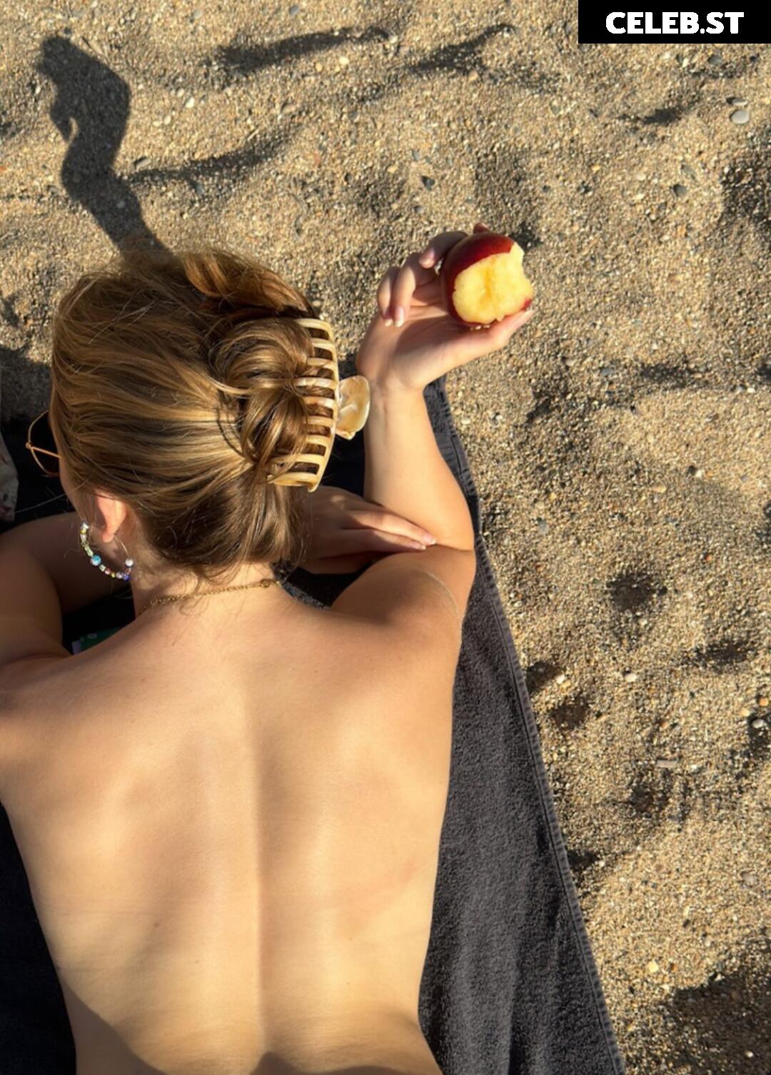 Holly Taylor (actress) Image 22780489