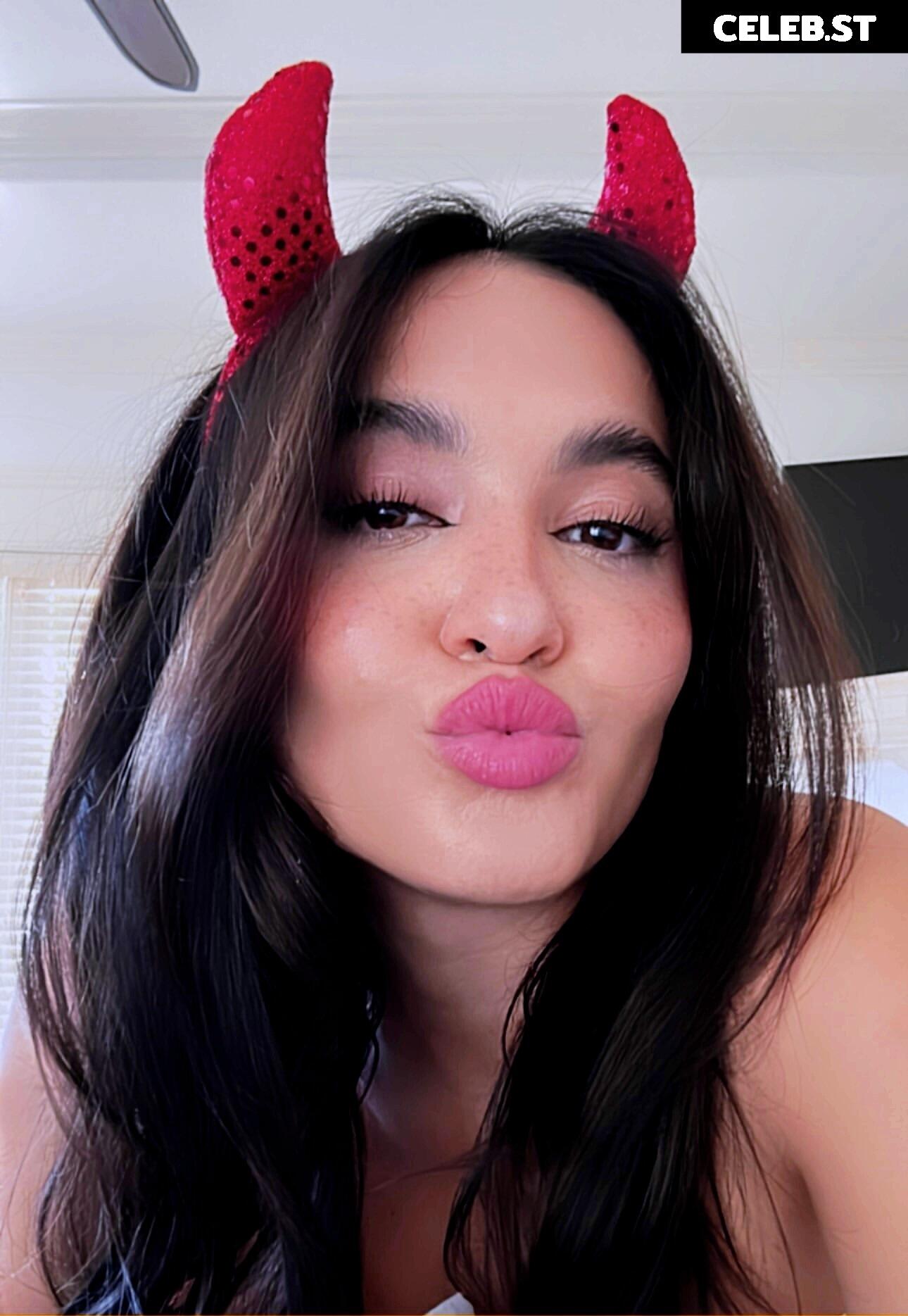 Stella Hudgens Image 2267853