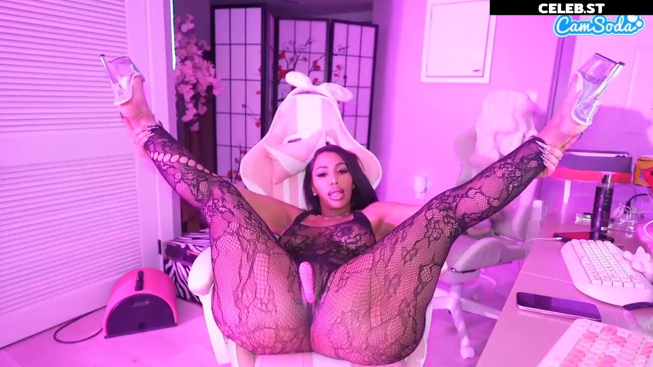 Katt Leya Image 22671760
