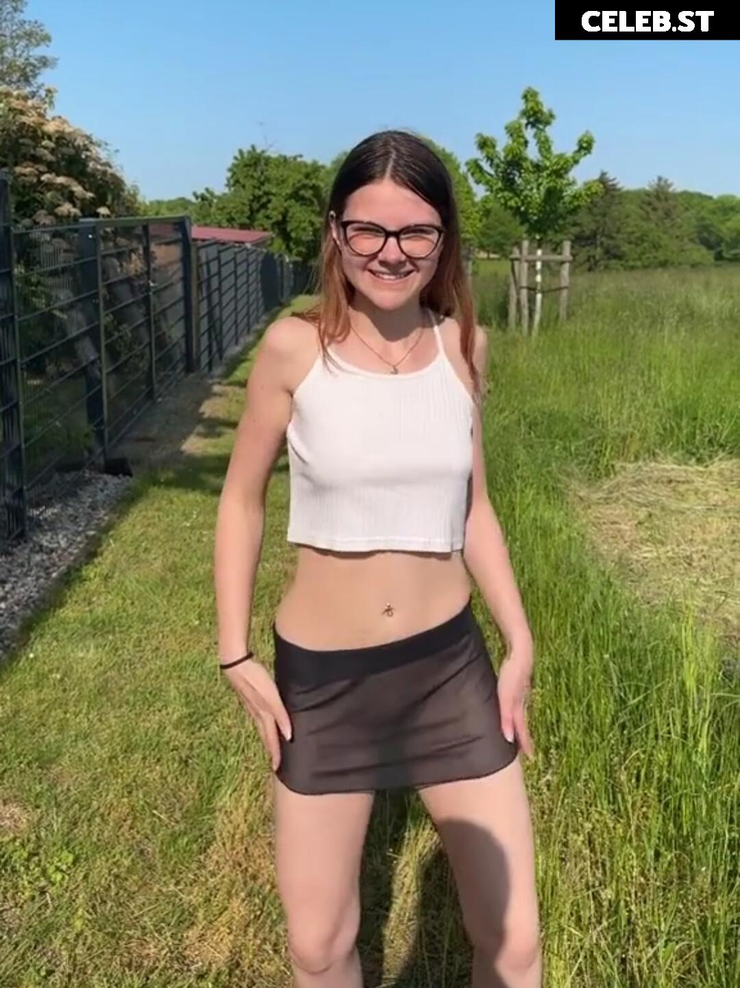 xisabellaabrown Image 2264475