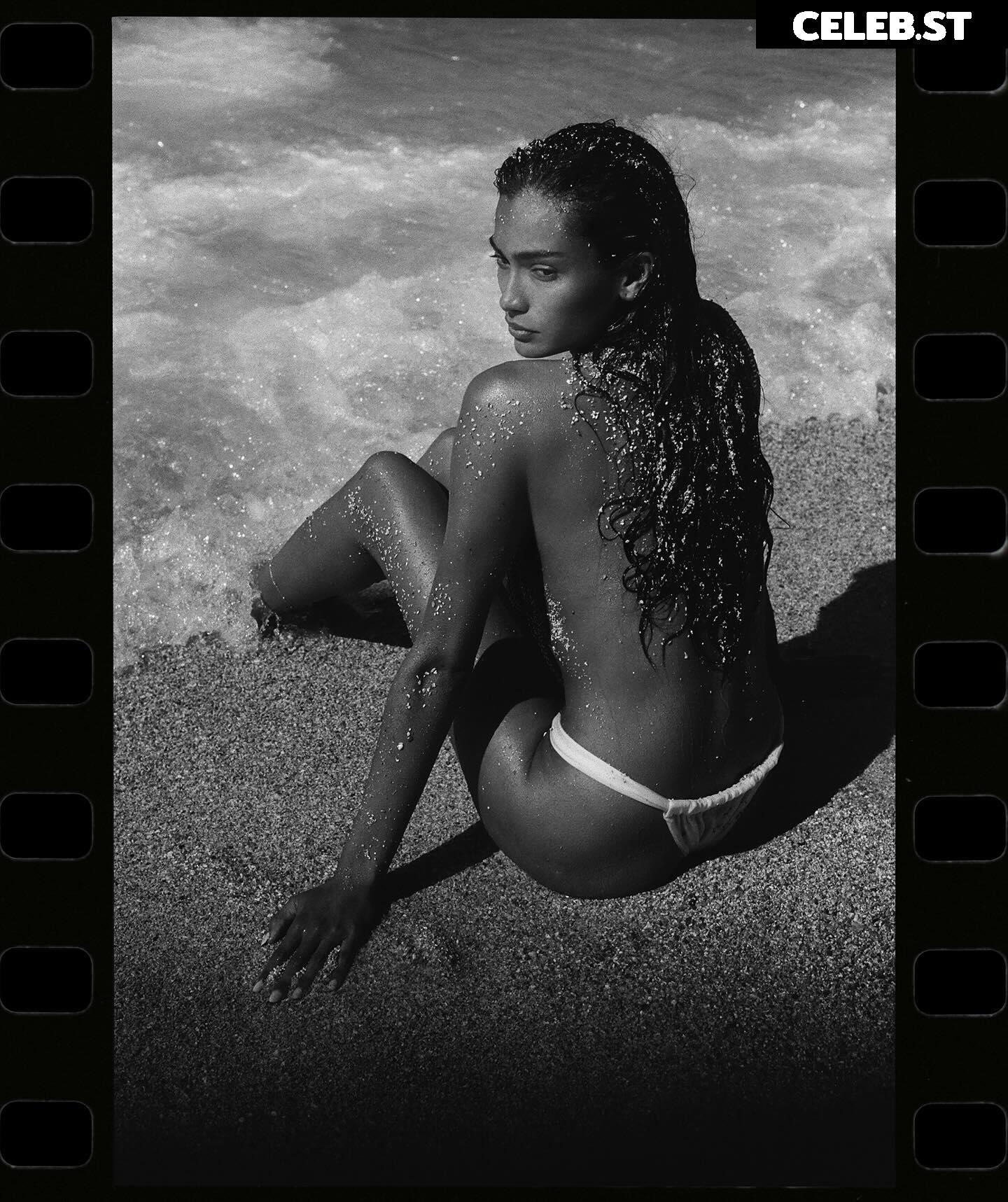Kelly Gale / kellybellyboom Image 22698839