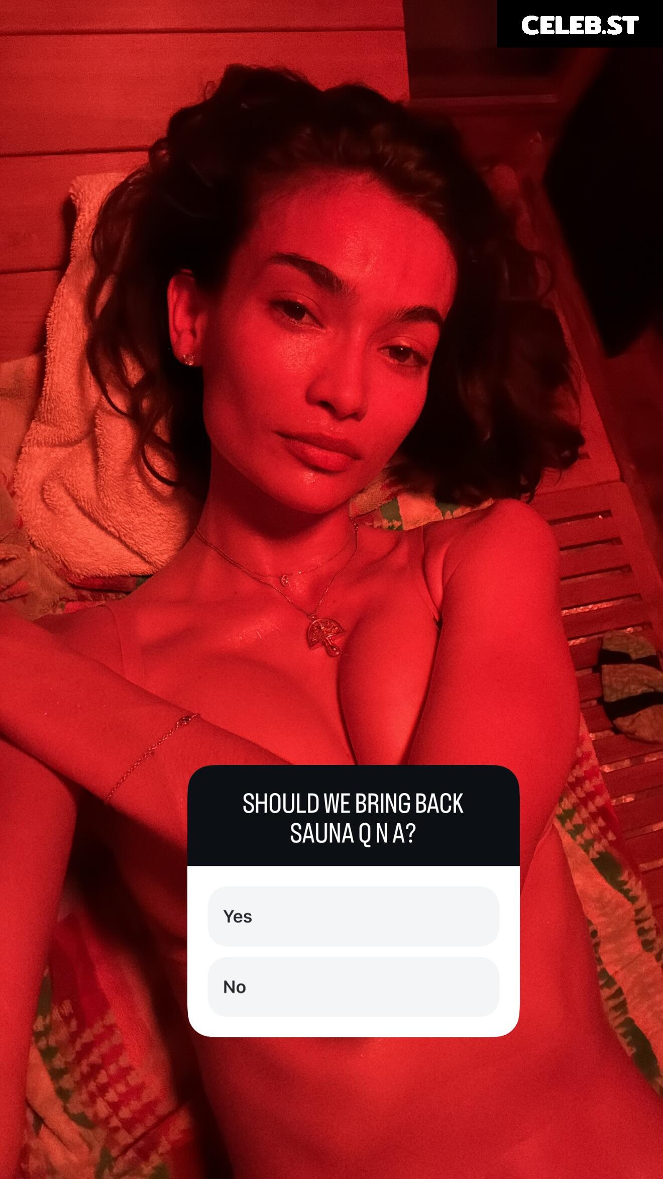 Kelly Gale / kellybellyboom Image 22698783