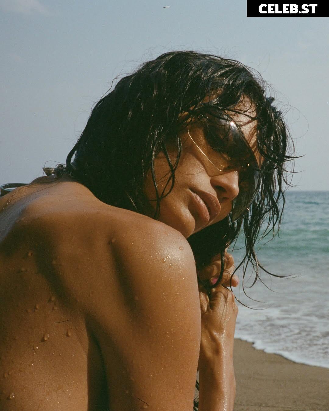 Kelly Gale / kellybellyboom Image 22698782