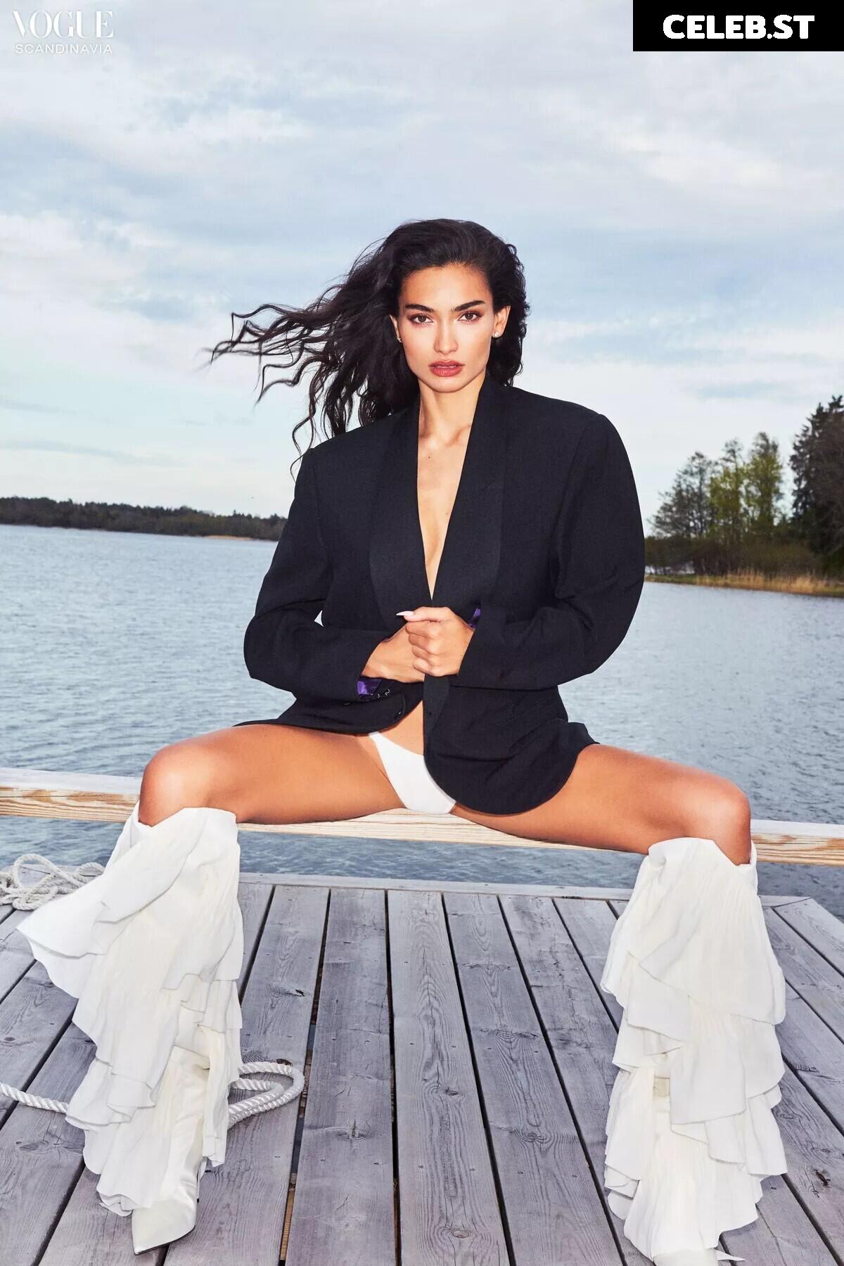 Kelly Gale / kellybellyboom Image 22698762