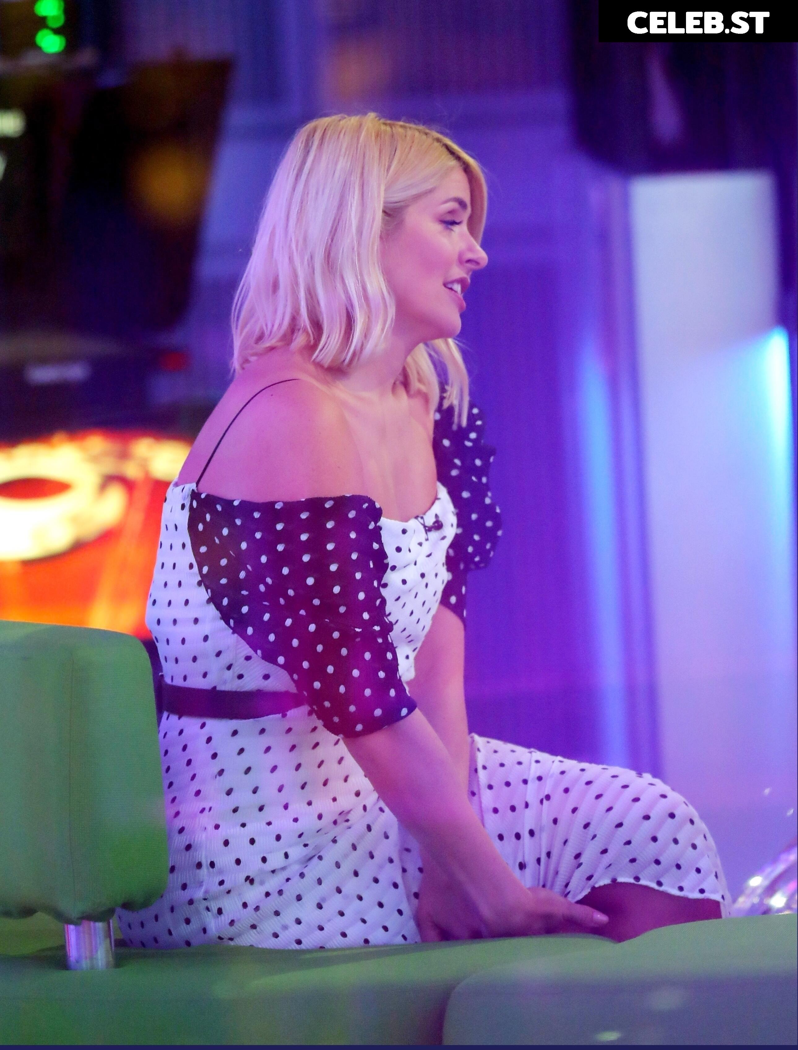Holly Willoughby Image 22697910