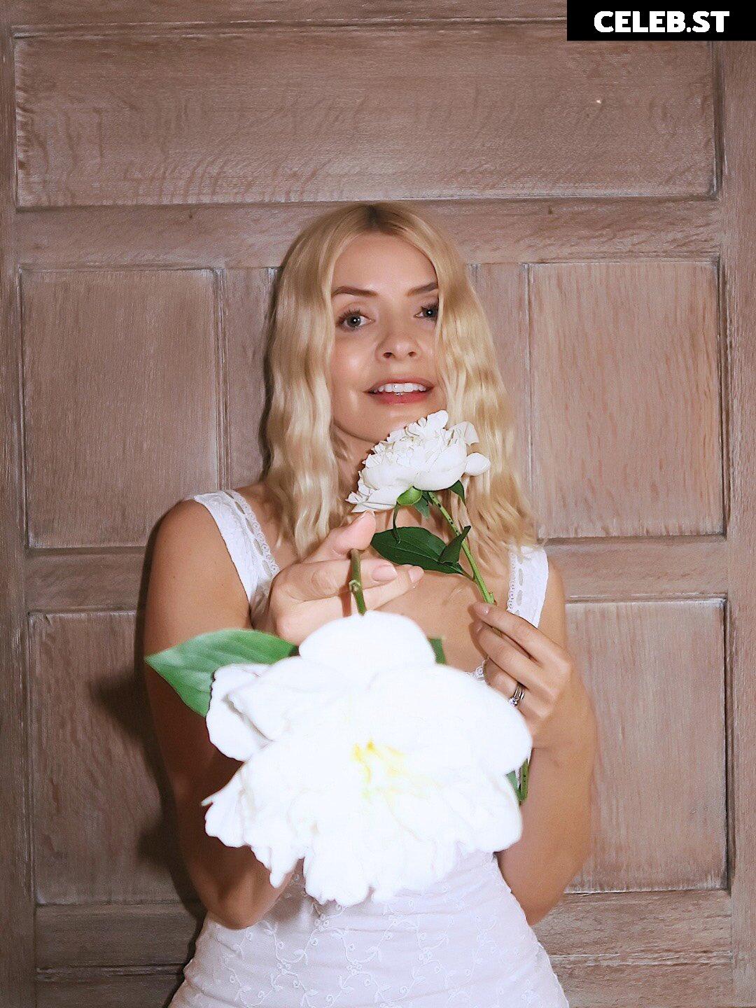 Holly Willoughby Image 22697845