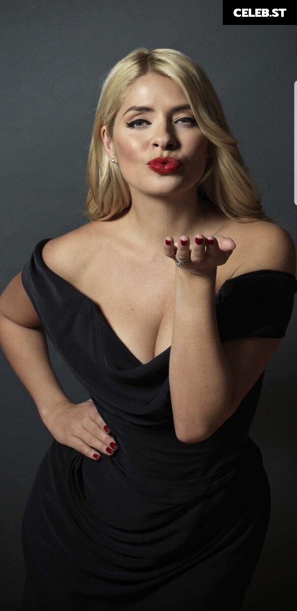 Holly Willoughby Image 22697553