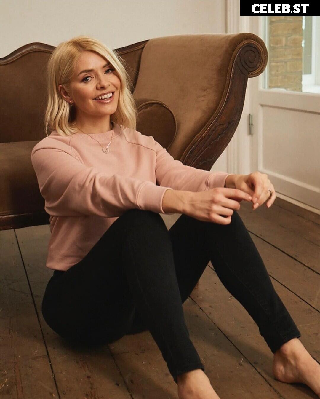 Holly Willoughby Image 22697547