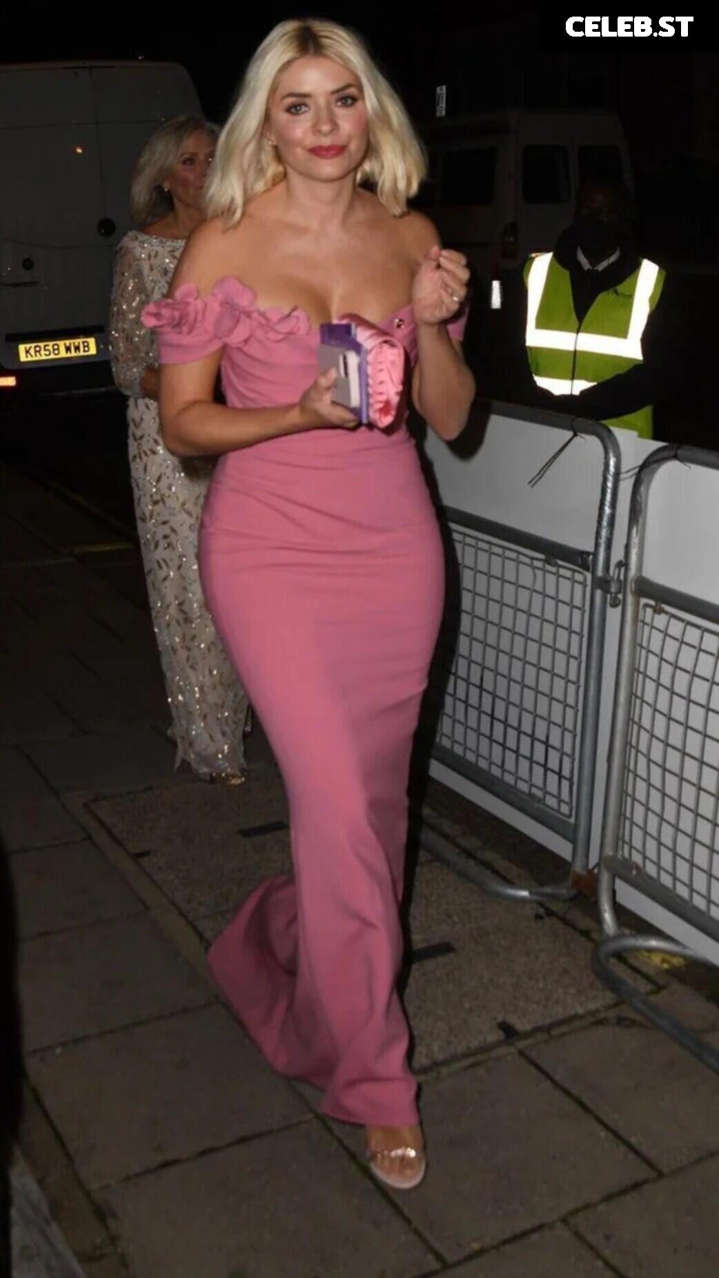 Holly Willoughby Image 22697549