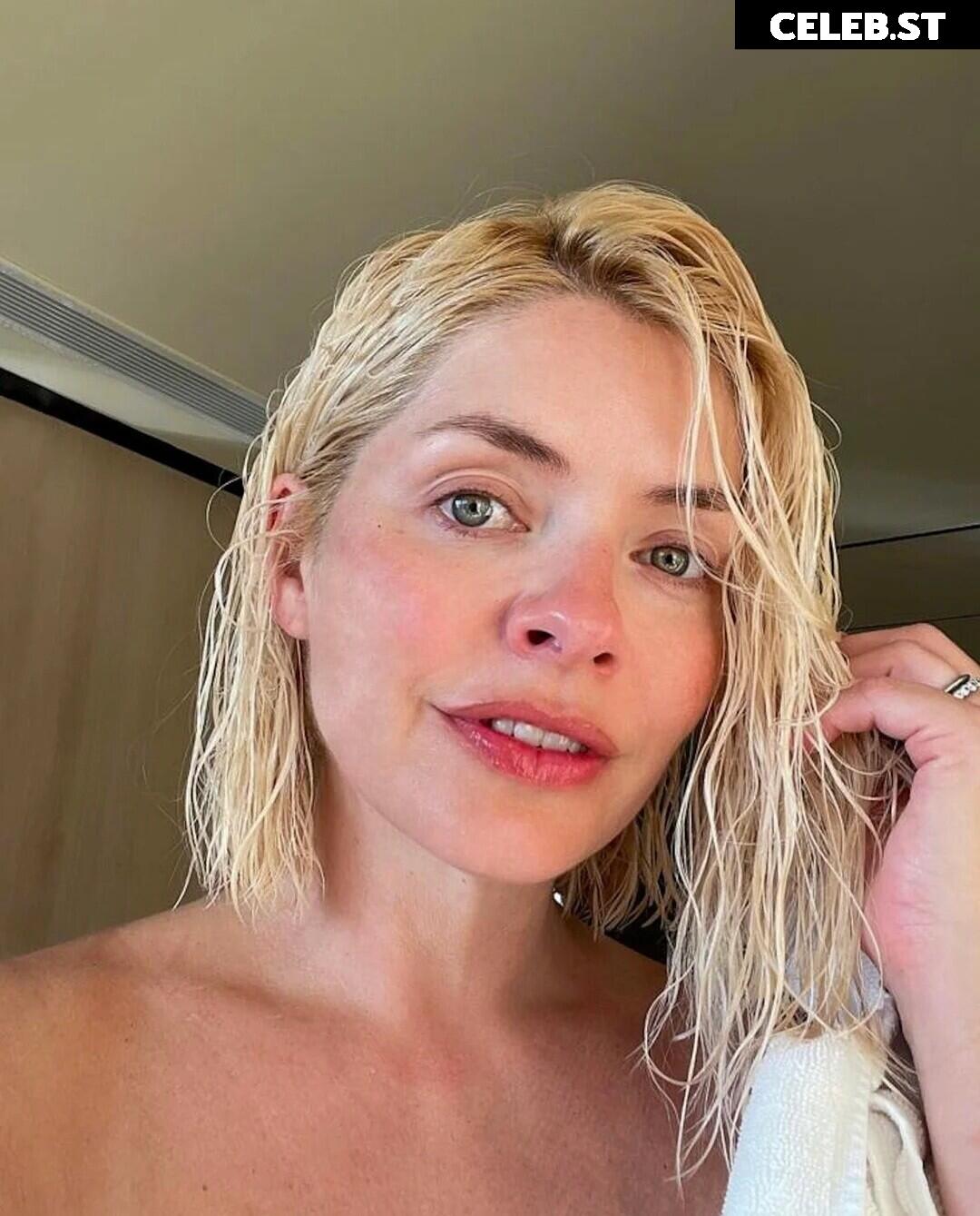 Holly Willoughby Image 22697548