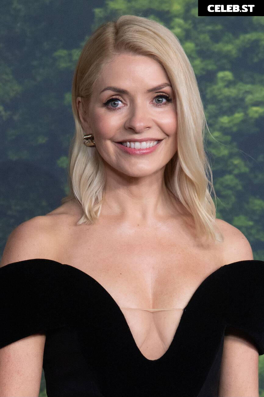 Holly Willoughby Image 22697797