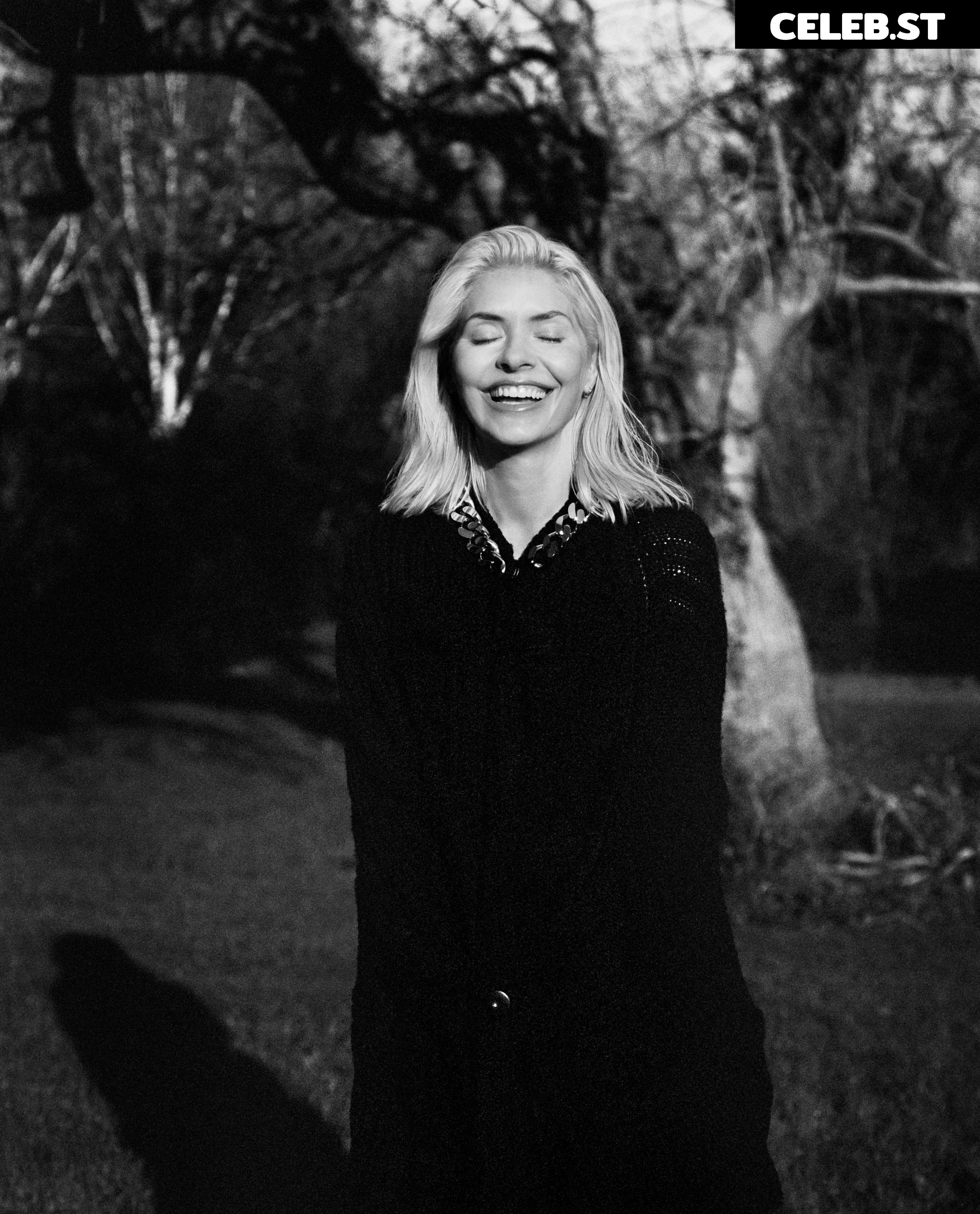 Holly Willoughby Image 22697744