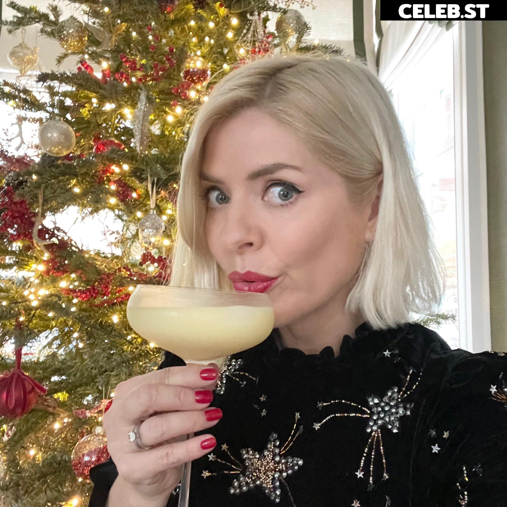 Holly Willoughby Image 22697690