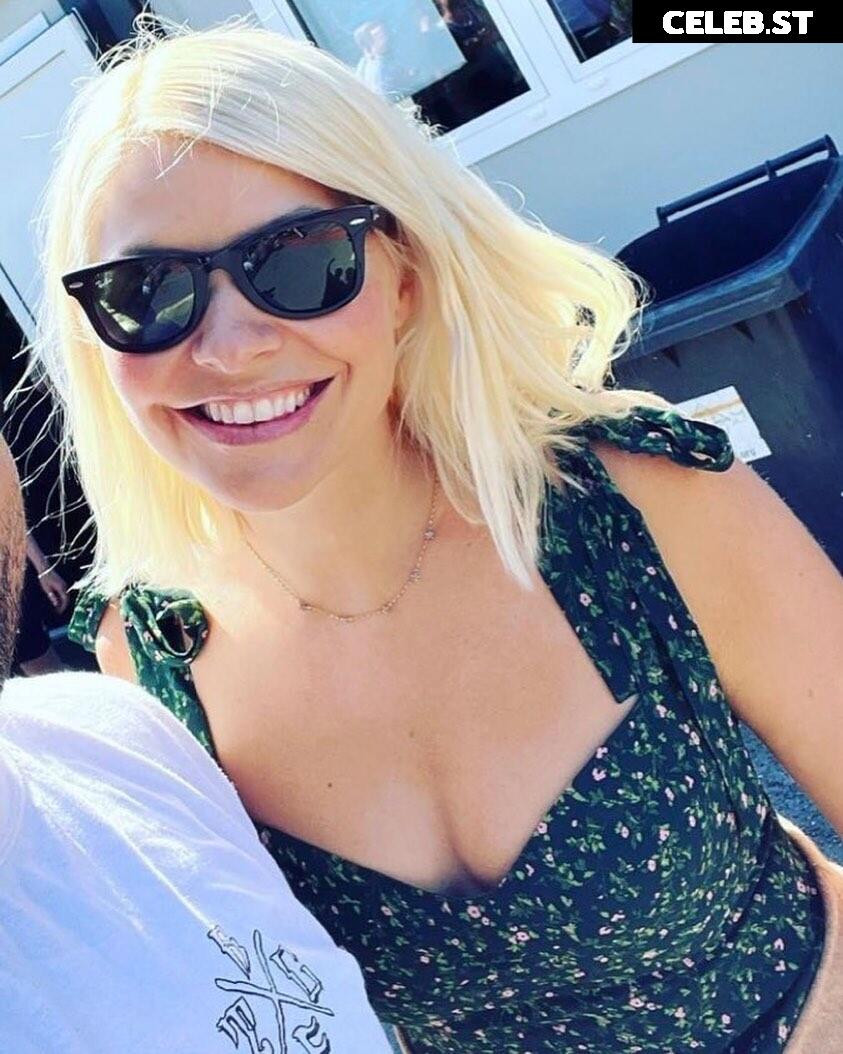 Holly Willoughby Image 22697696
