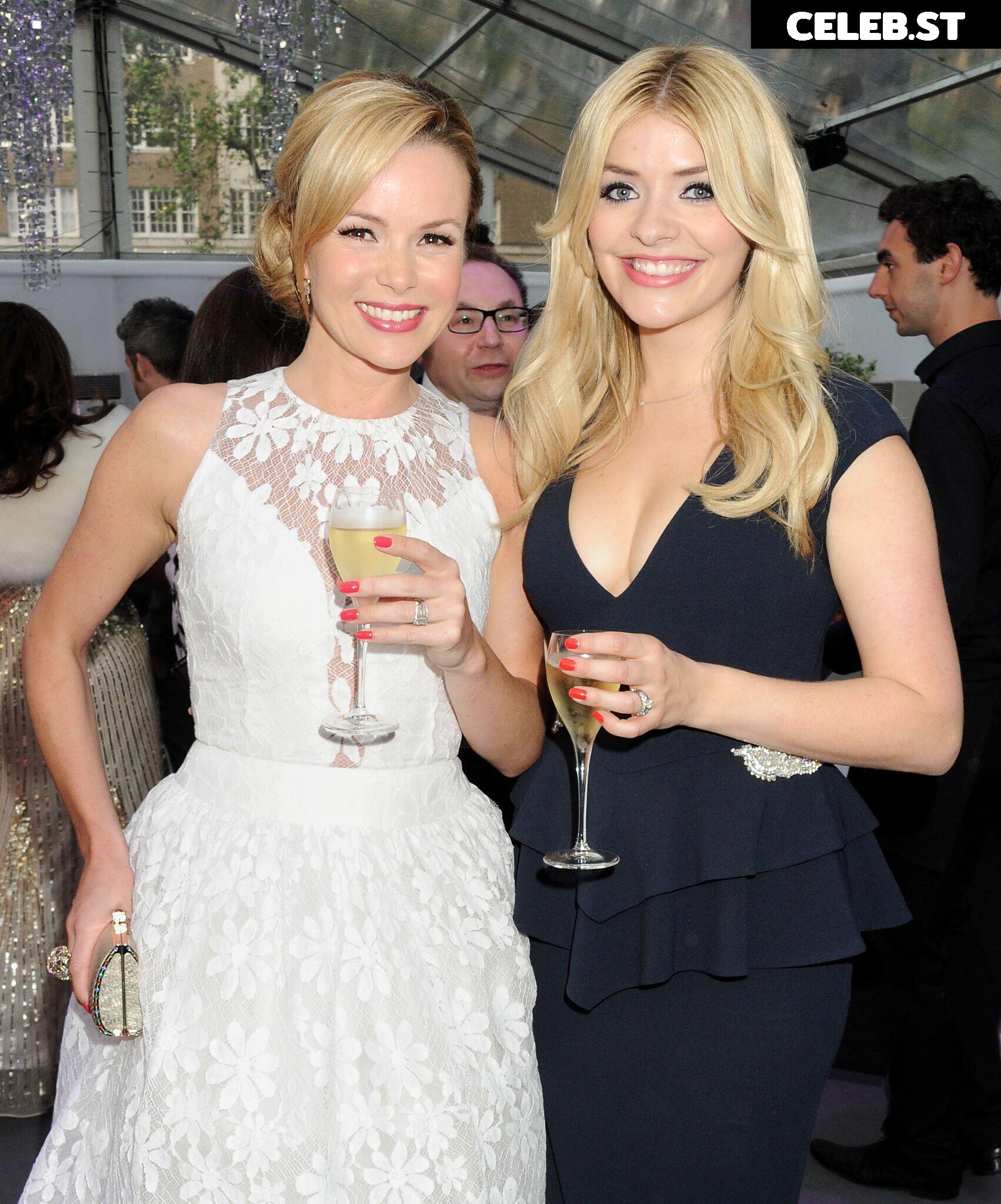 Holly Willoughby Image 22697632