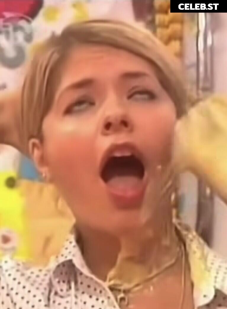 Holly Willoughby Image 22697663