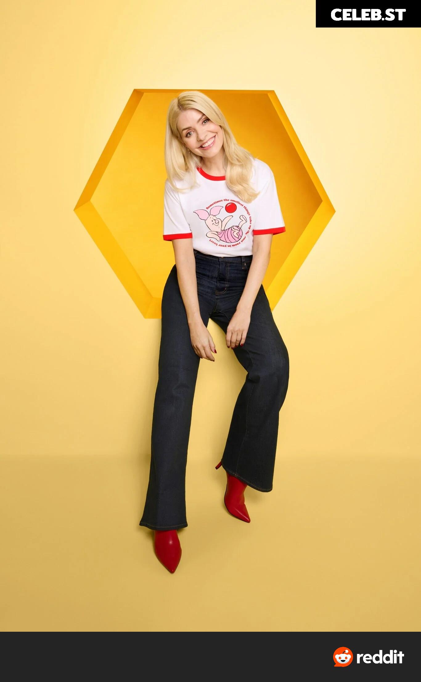 Holly Willoughby Image 22697667