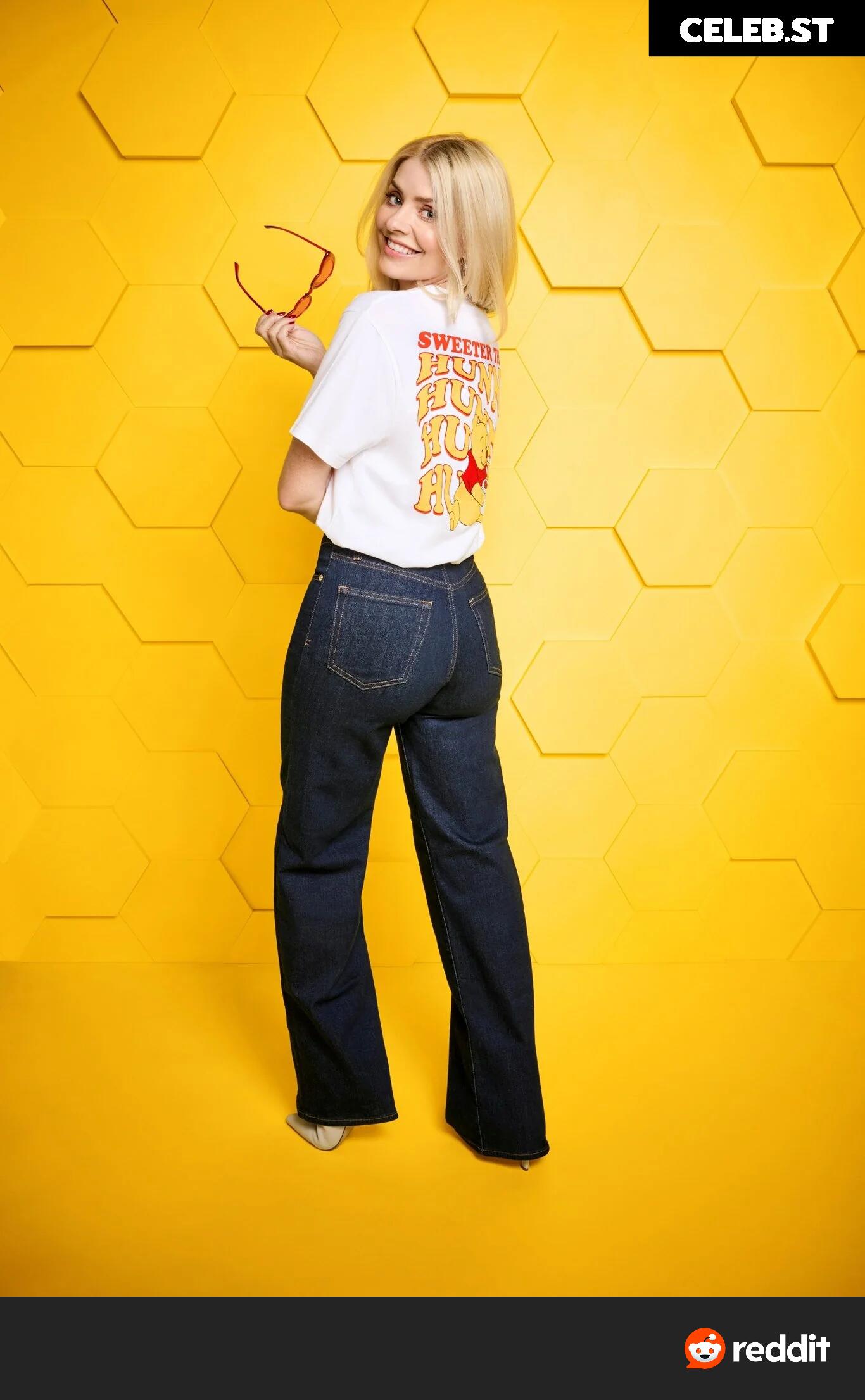 Holly Willoughby Image 22697666