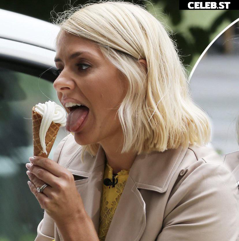Holly Willoughby Image 22697675